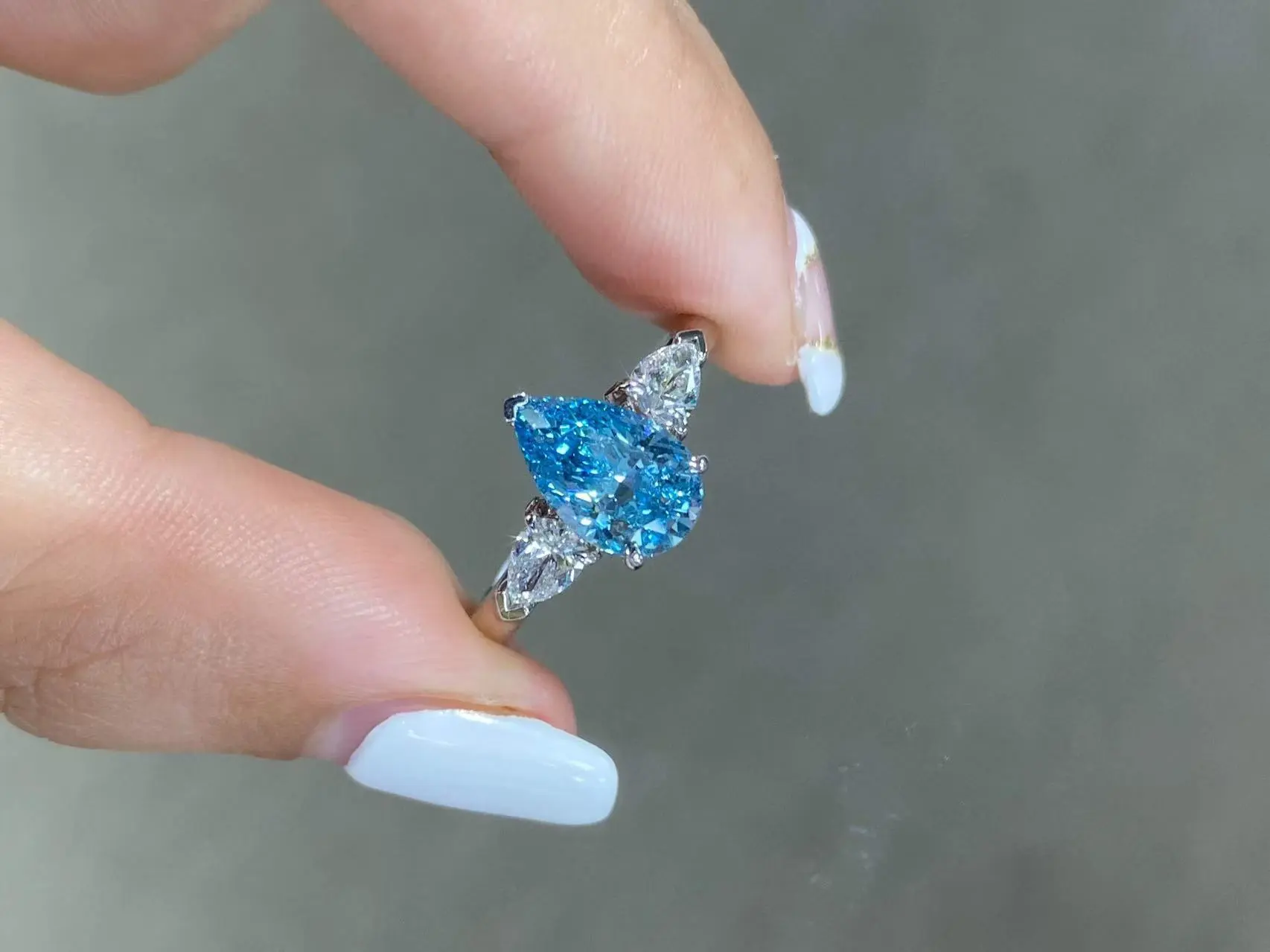 Excellent Brilliant 18K White Gold Lab Grown Pear Cut Fancy Intense Blue VS1 Clarity Diamond Three Stones Ring 1