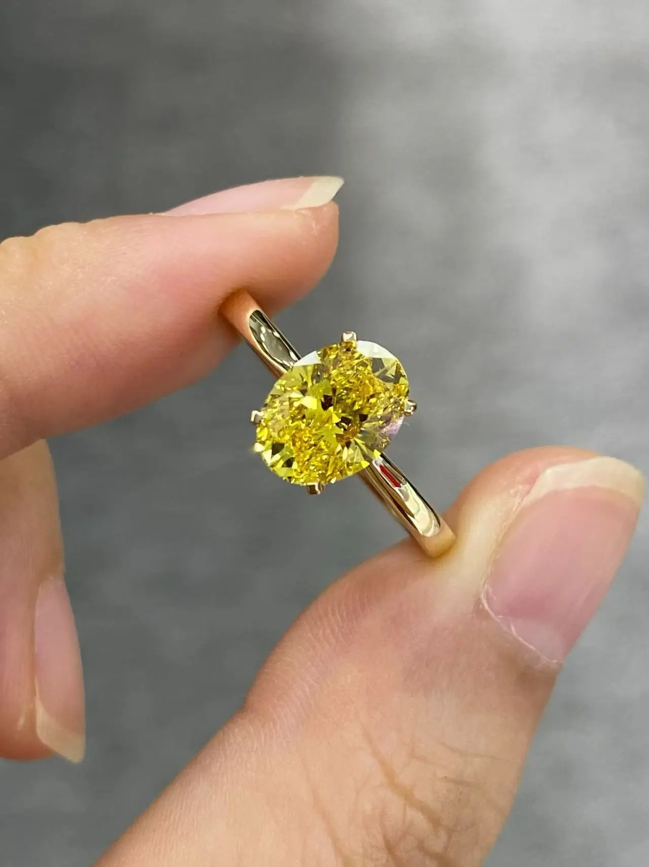 Excellent Brilliant 18K Gold Lab Grown Oval Cut VS1 Clarity Fancy Intense Yellow Diamond Engagement Ring 1