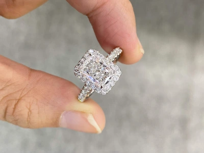 18K White Gold Radiant Shaped Engagement Ring 1