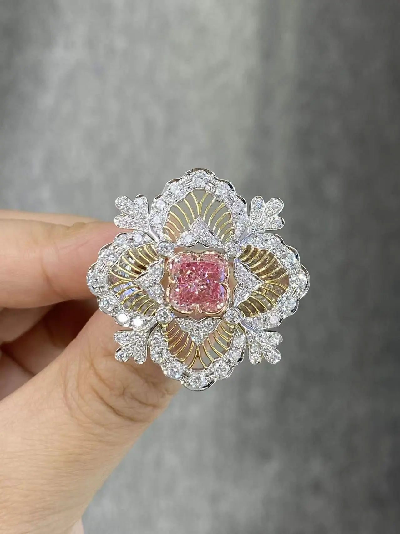 Excellent Brilliant Lab Grown Fancy Light Pink Clover Shaped VS1 Clarity Diamond Luxurious Ring 1
