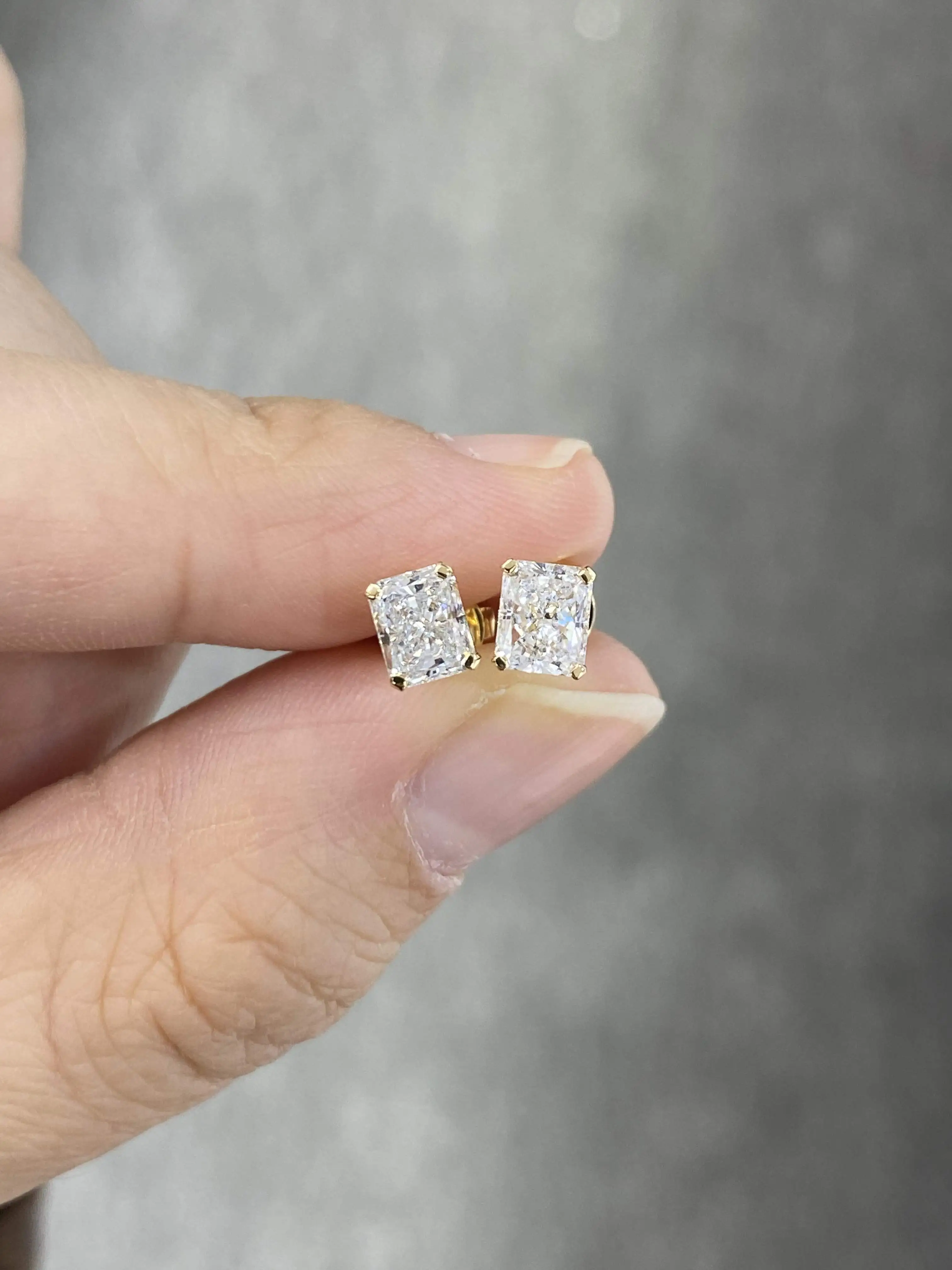 18k white gold lab diamond earrings 1.01ct Radiant cut VVS 1