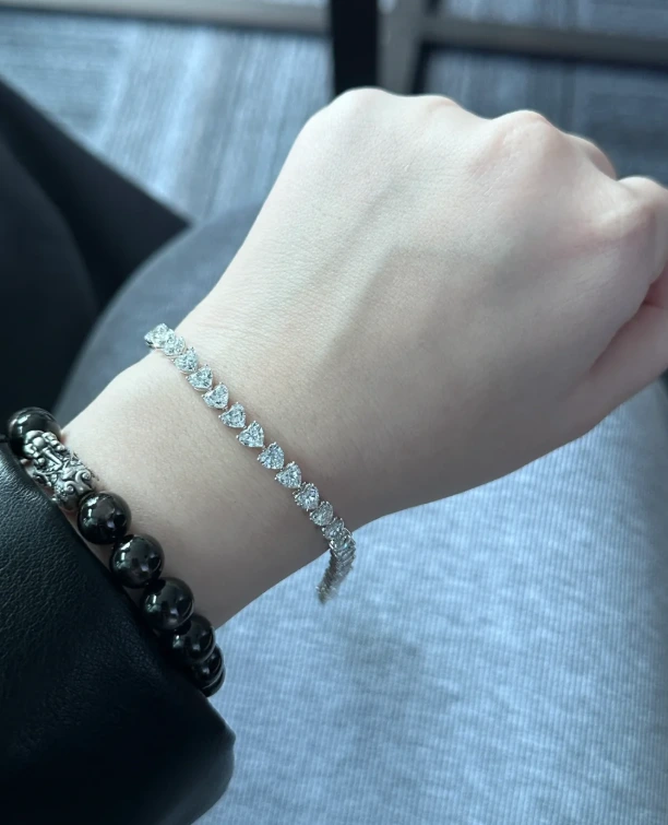 18K White Gold Excellent Lab Grown VVS Clarity Heart Shape Brilliant Cut Diamond  Bracelet 1