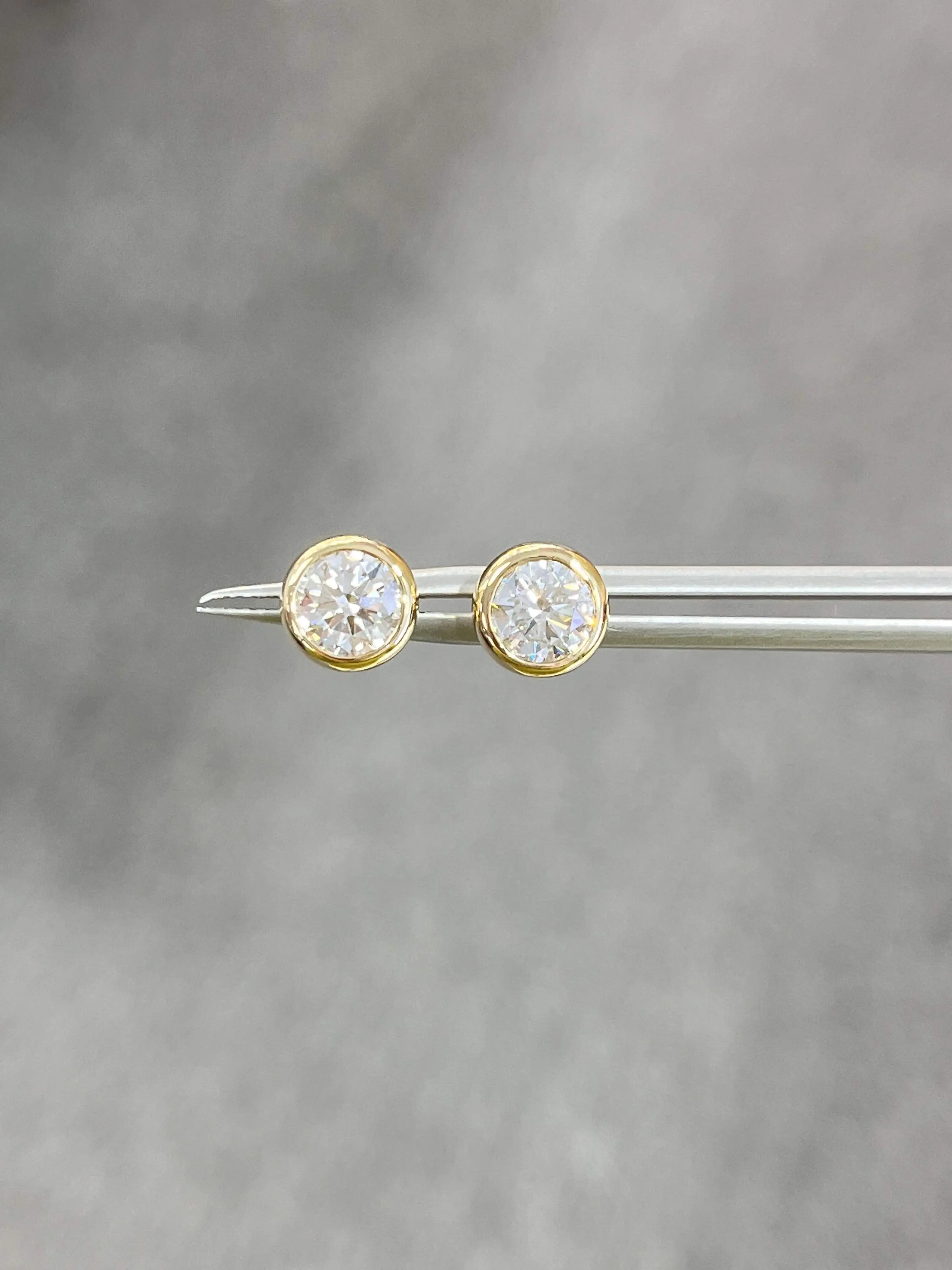 18K Yellow Gold Round Lab Grown Diamond Earrings 2.02ct IGI Certificate 1