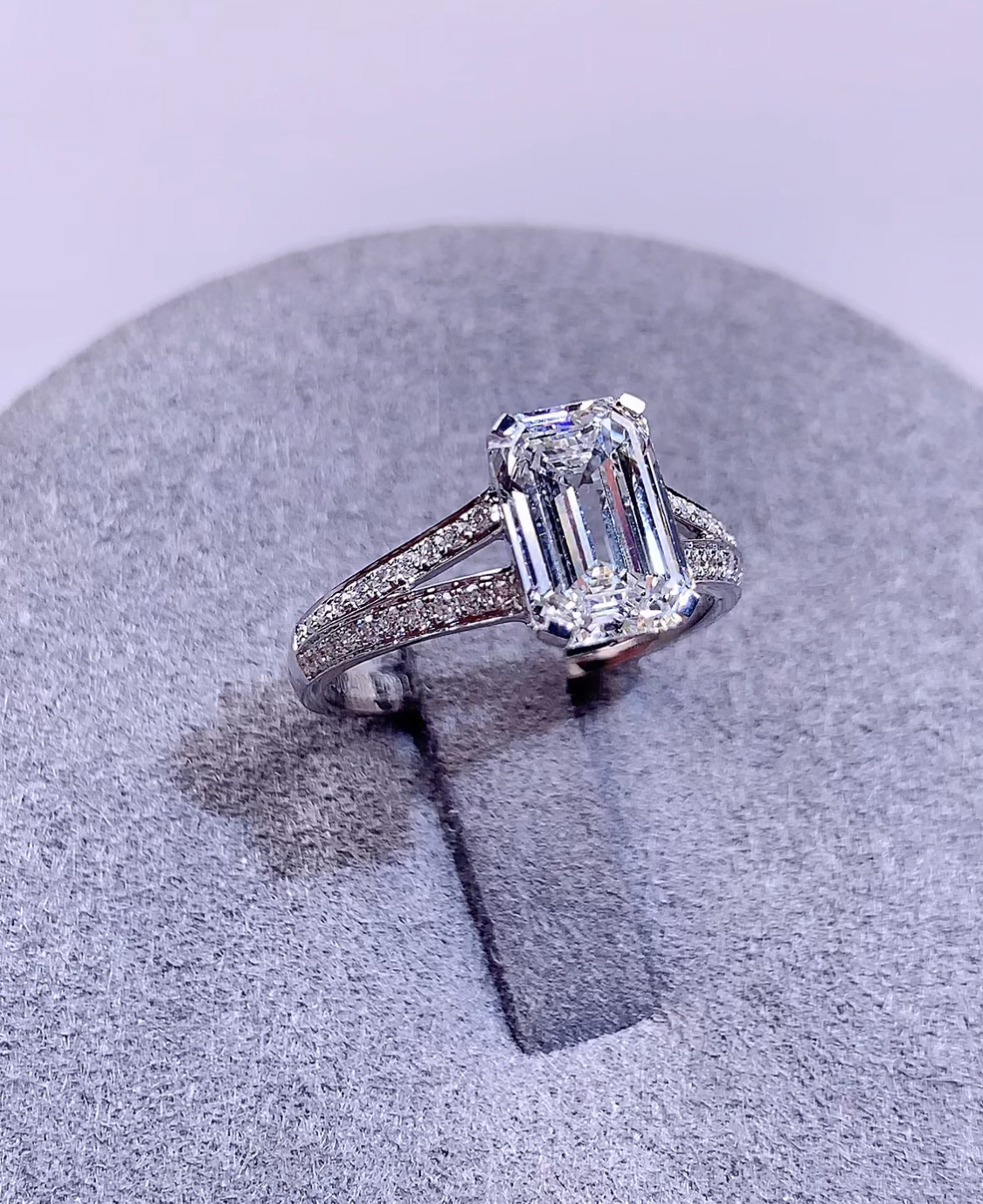 18K White Gold Ring 2.168ct Emerald Cut Lab Grown Diamond VVS 1