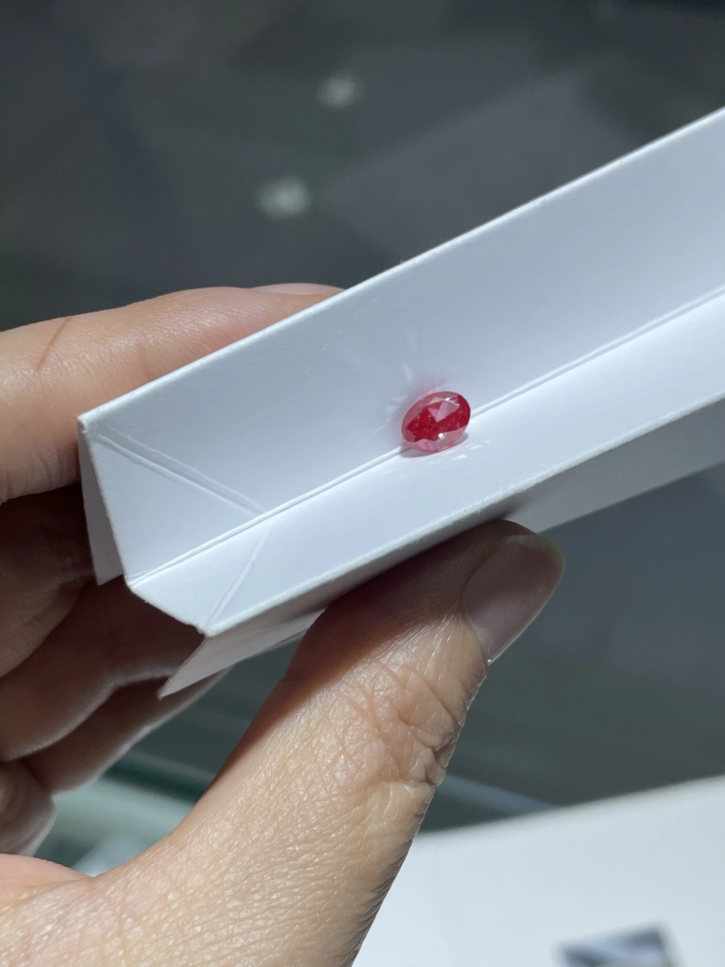 Lab Grown Fancy Vivid Purplish Pink Oval-Cut VVS2 Clarity Diamond 1.01ct 1