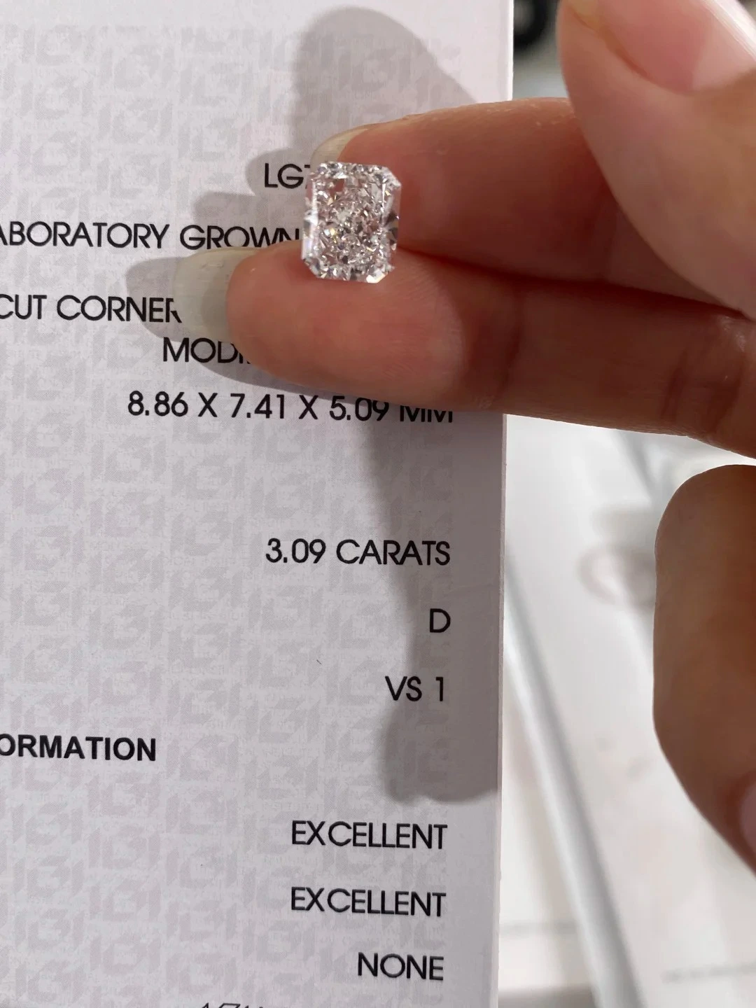 3 Carat D Color VS1 Grade Lab-Grown Diamond with Excellent Cut: Showcasing Brilliant Quality and Technological Ingenuity 1