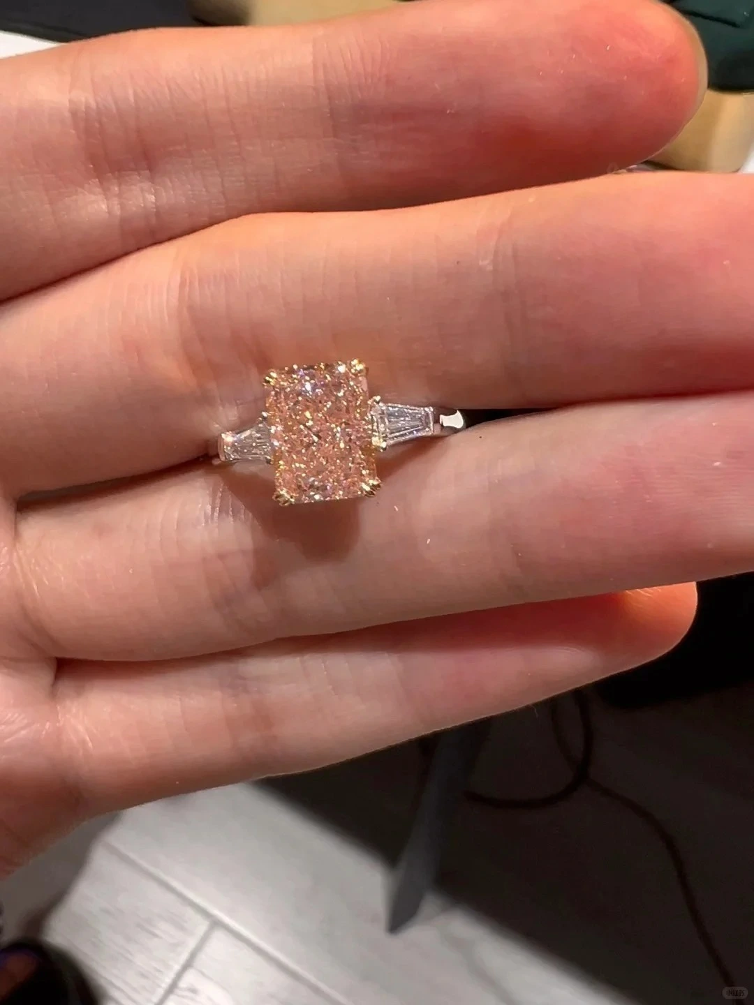 2-Carat Fancy Vivid Pink Lab-Grown Diamond Ring with Radiant Cut (Fancy Vivid Color Customizable) 1