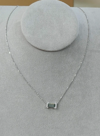 18K White Gold Emerald Shaped Green Lab Diamond Necklace 1