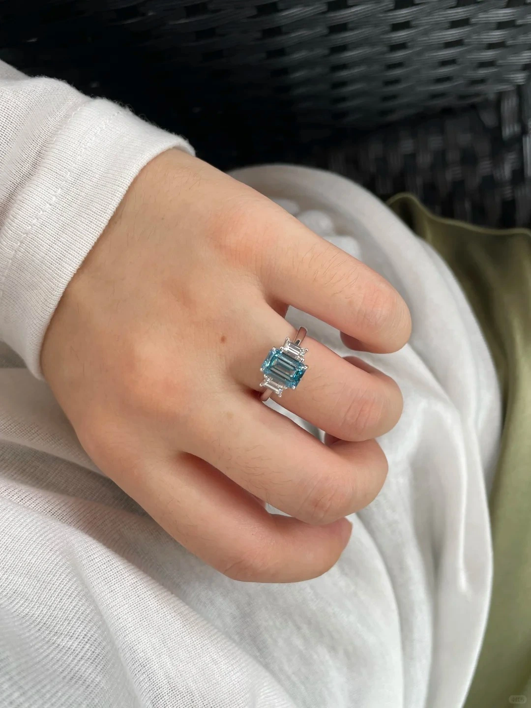 Fine Jewelry Luxury 18K White Gold Lab Diamond Ring Emerald-shaped with IGI Certificates For Engagement 1