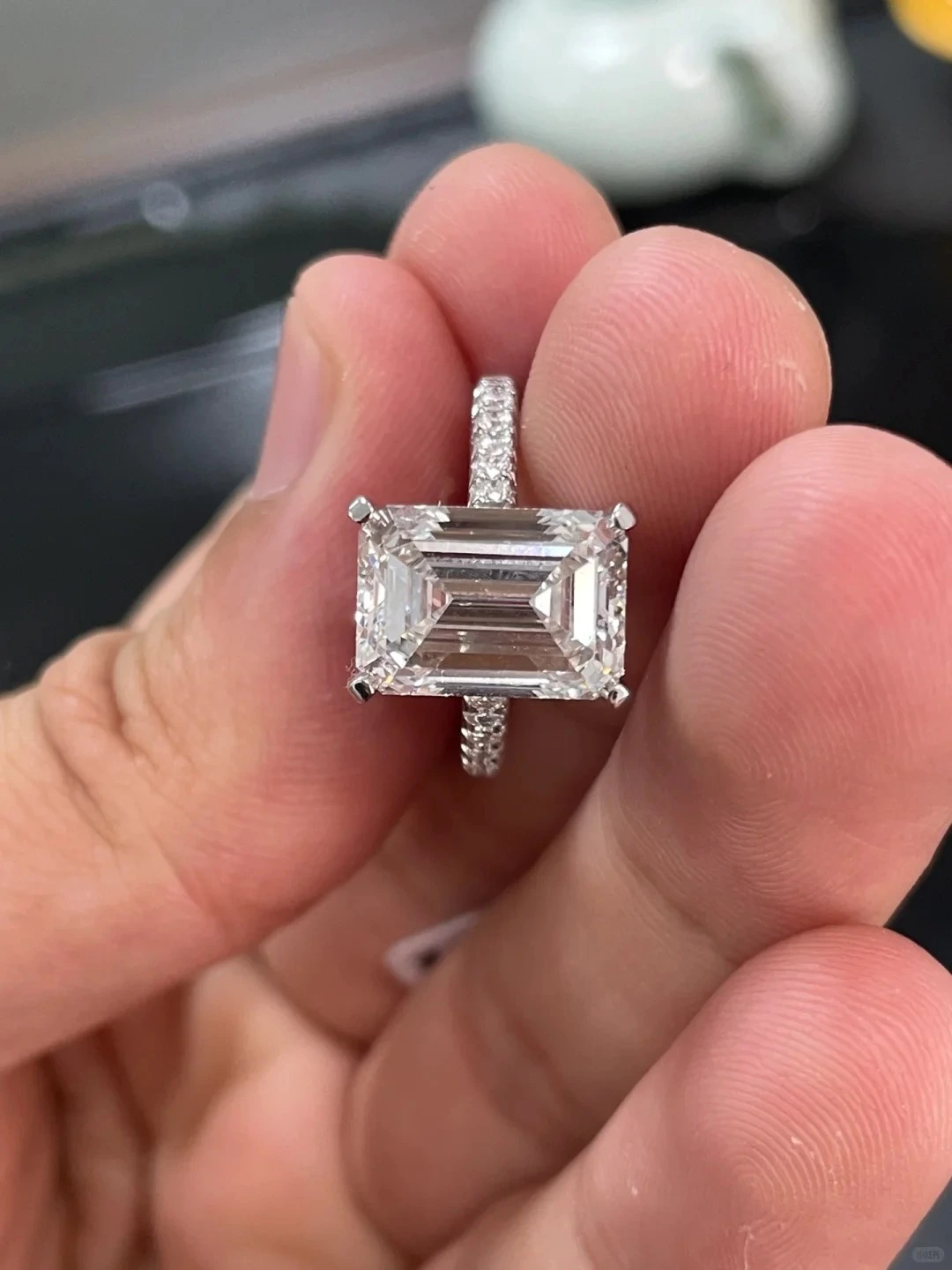 Fine Jewelry 18K White Gold Fancy Shape Lab Grown Emerald Cut Engagement Ring With IGI Certified 1