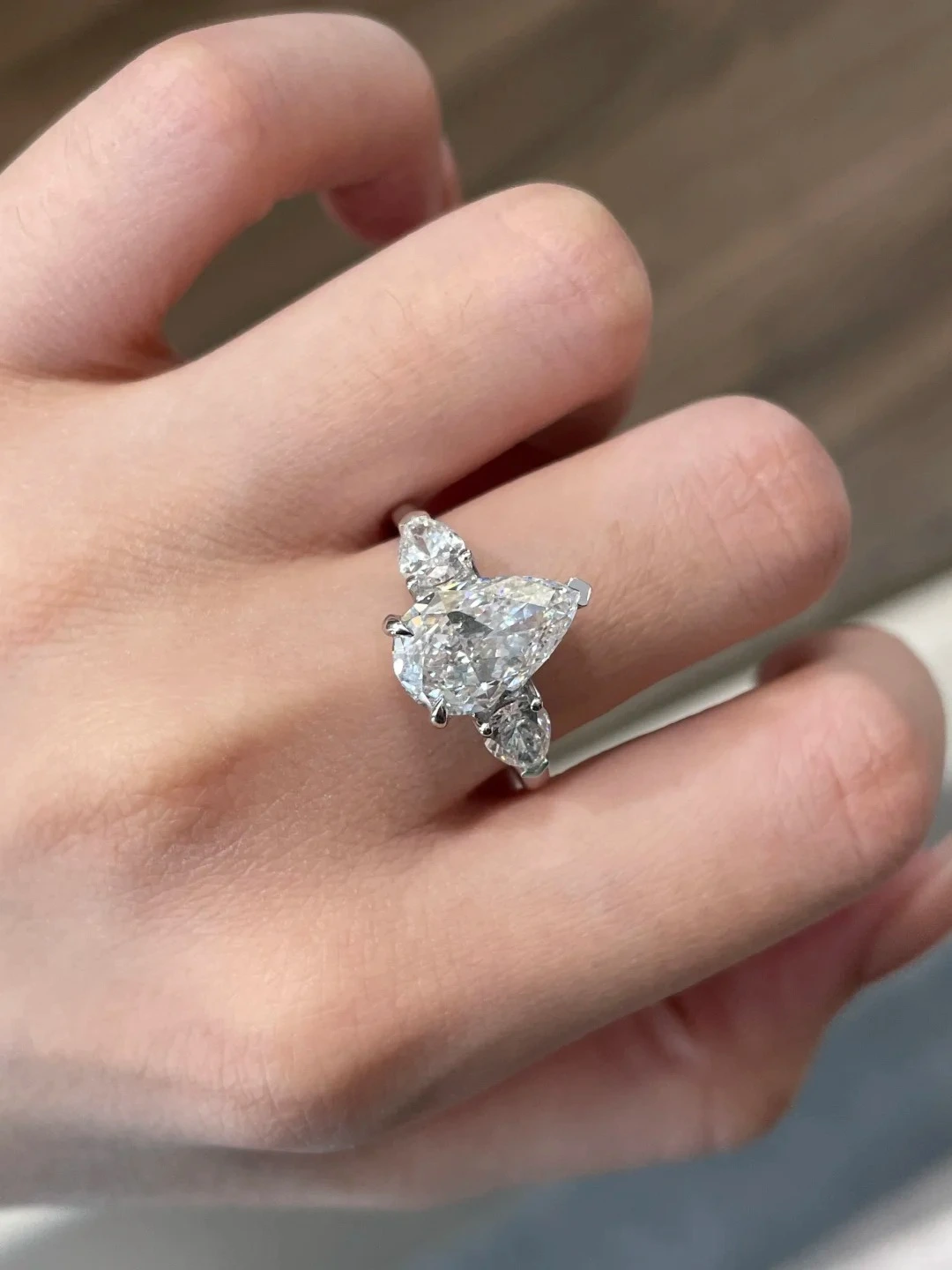 Bague en or blanc 18 carats sertie d'un diamant de laboratoire taille poire, bijou raffiné pour femme 1