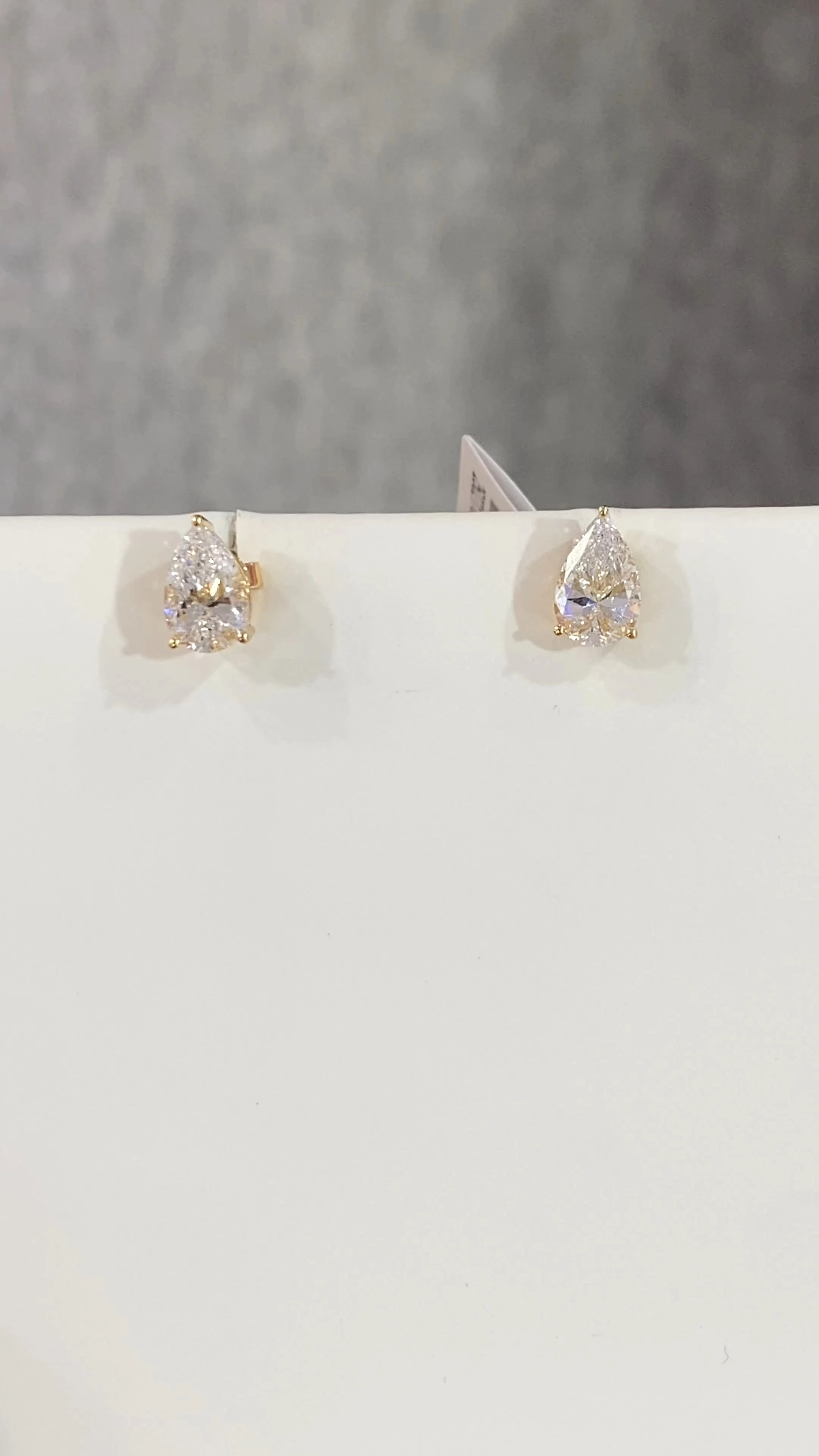 18k gold lab diamonds rings 2.005ct Pear-shaped custom ear studs with IGI Certification 1