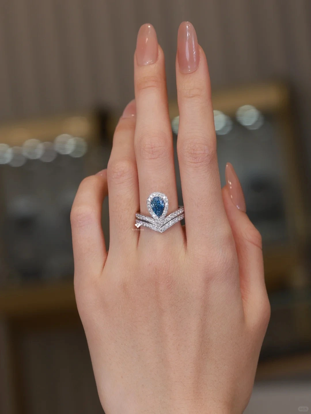 خاتم ألماس أزرق على شكل كمثرى وزنه 2.28 قيراط، مصنوع من الذهب الأبيض عيار 18 قيراطًا 1