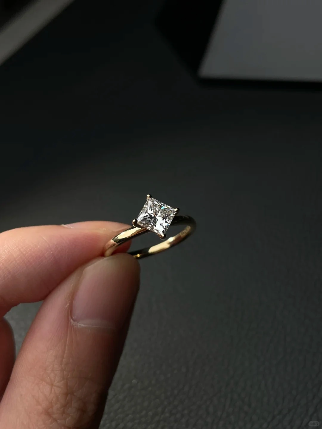 خاتم خطوبة من الذهب عيار 18 قيراطًا مرصع بماسة واحدة - خاتم خطوبة على شكل أميرة مرصع بماسة مزروعة في المختبر 1