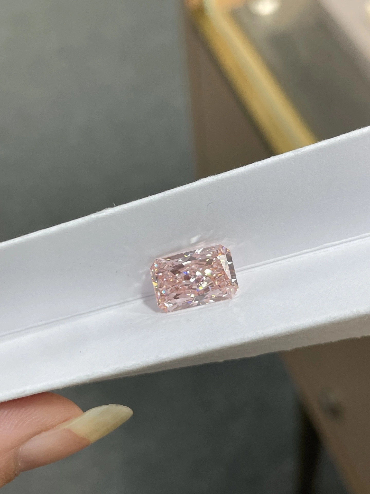 Fancy Vivid Pink Radiant Cut VS1 Clarity Lab Grown Diamond 5.56cts With IGI Certificate 1