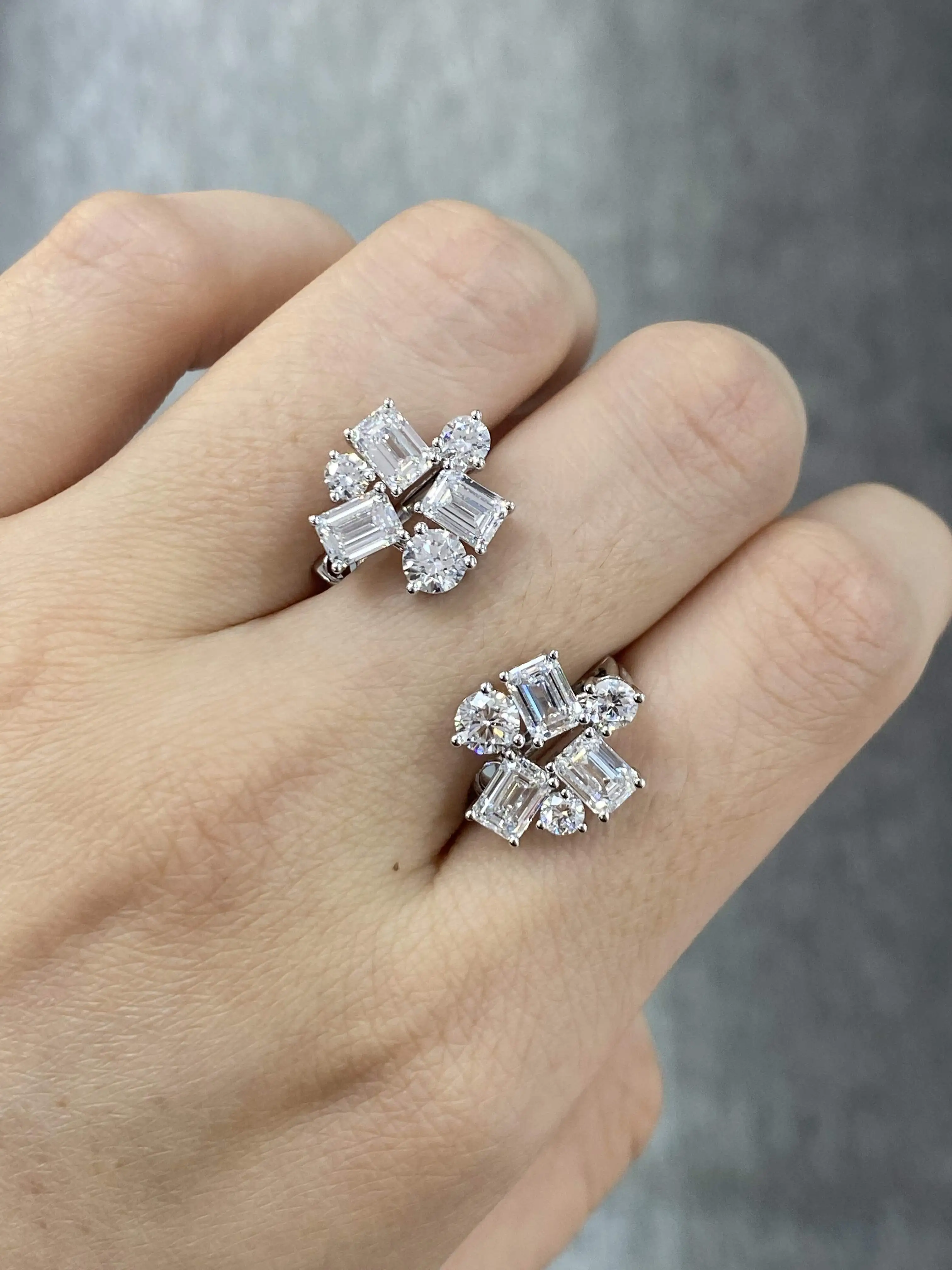 أقراط ألماس معملية عيار 18 قيراطًا، 4.316 قيراط، أقراط دائرية وزمردية مخصصة 1