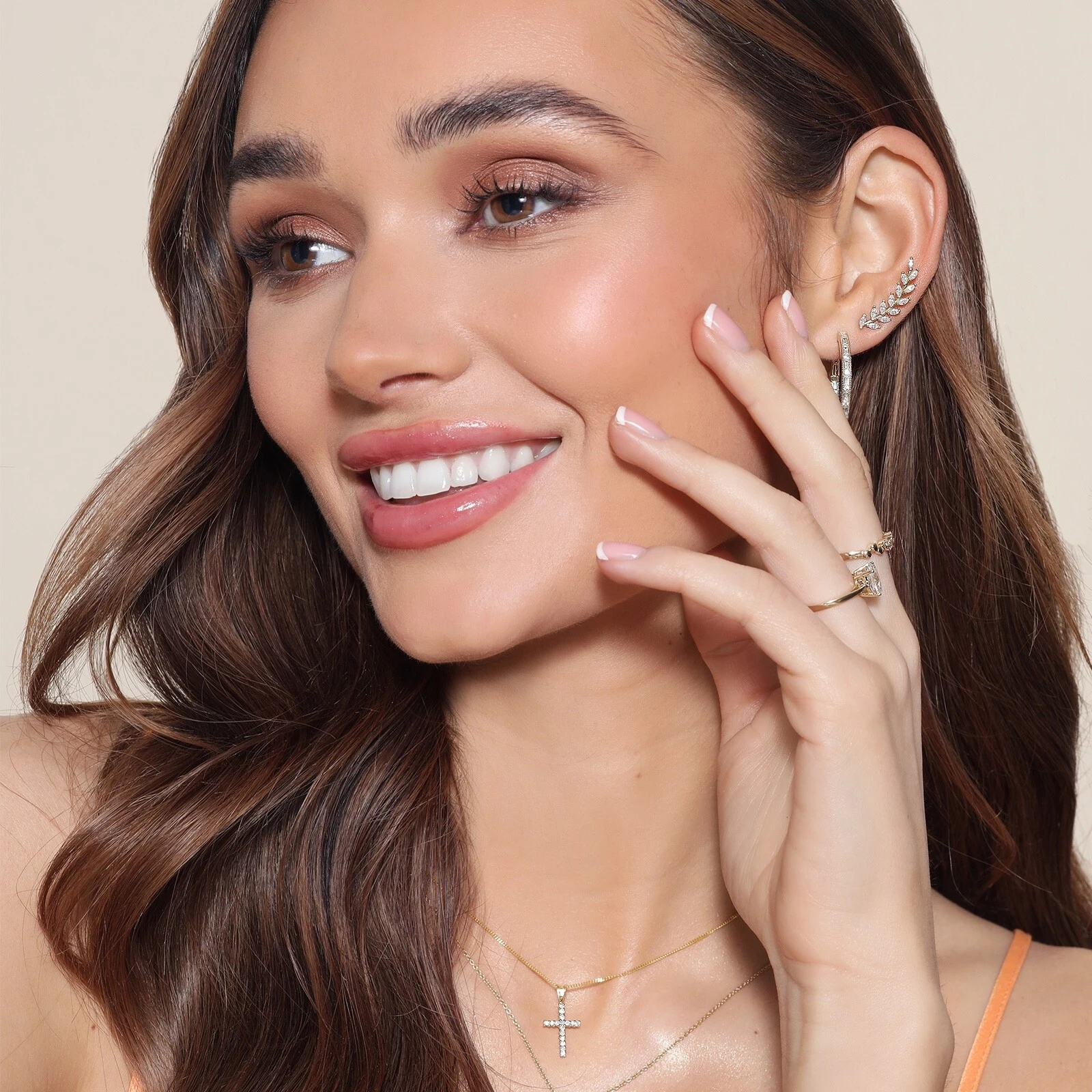 18ct Yellow Gold Lab Grown Round Brilliant Cut High Clarity Diamond Cross Pendant 1