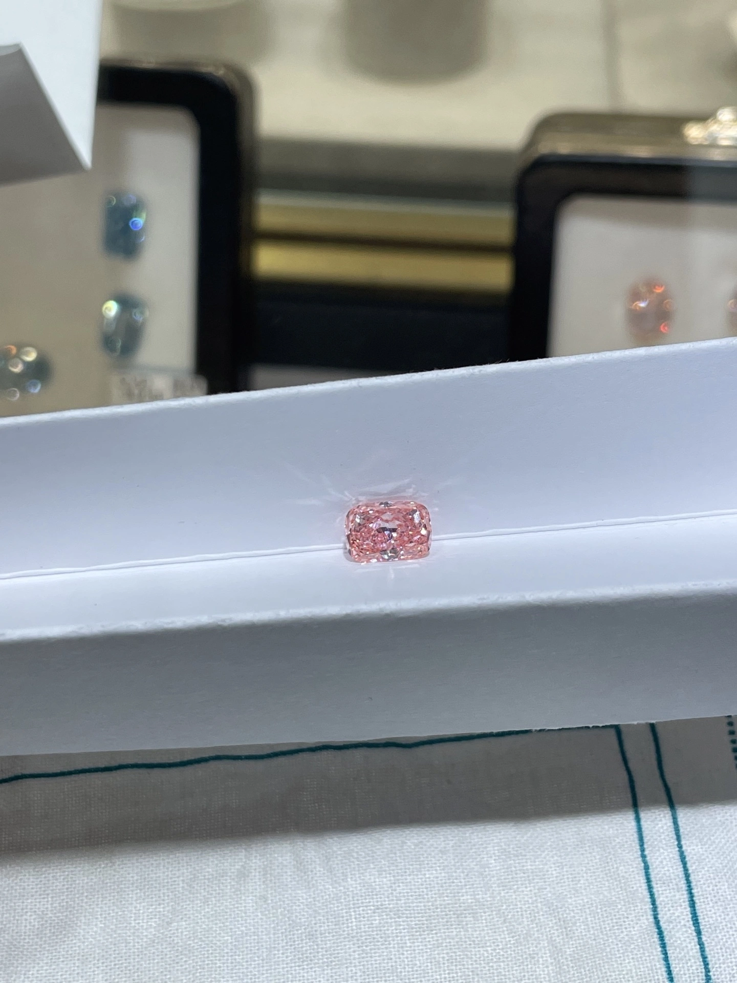 ZKZ Jewelry Fancy Vivid Pink Cushion Cut VS1 Clarity Lab Grown Diamond 1.92CT With IGI Certificate 1