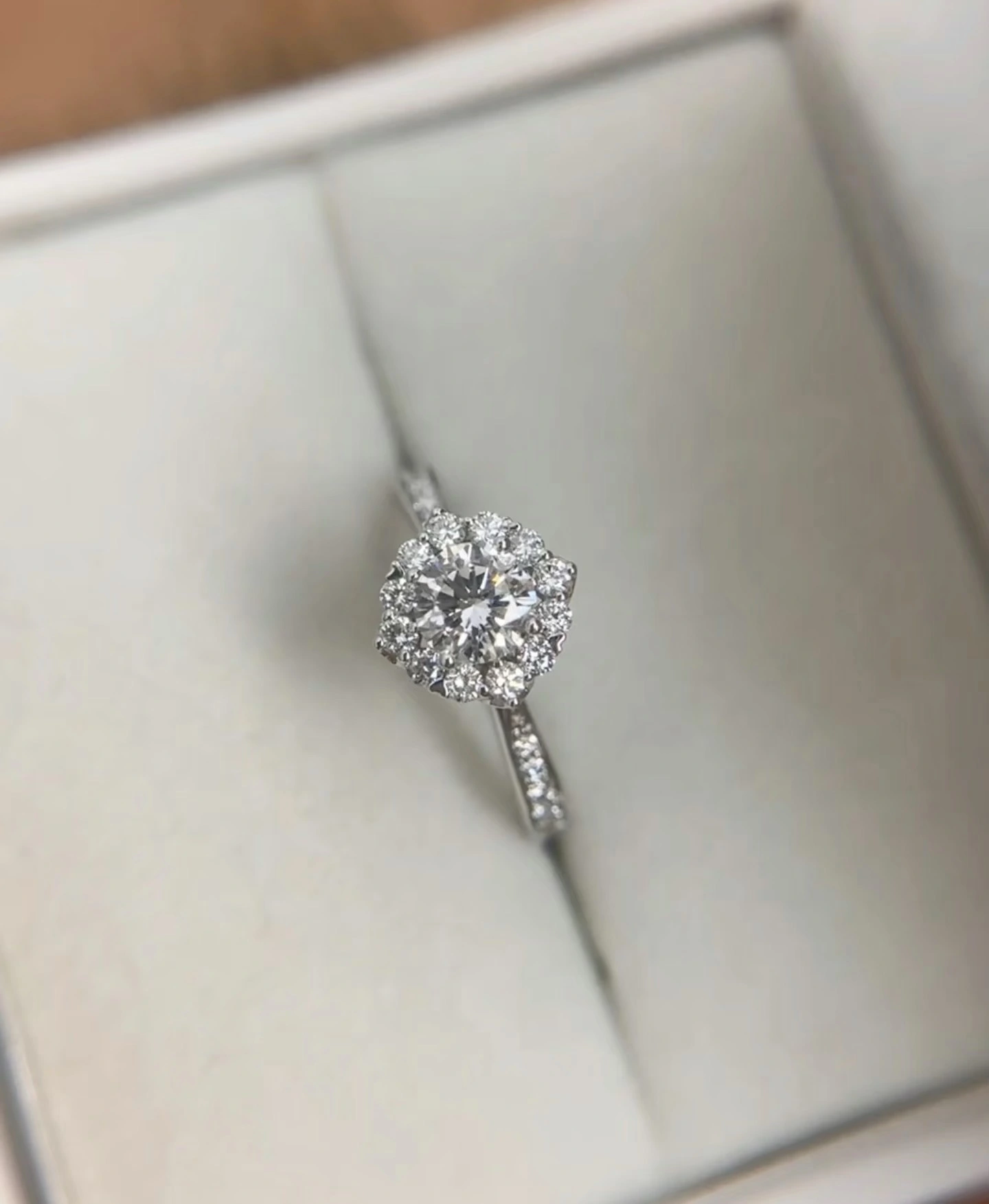 18K White Gold Lab Grown Round Brilliant Cut D Color VS1 Lab Grown Diamond Engagement Ring 1