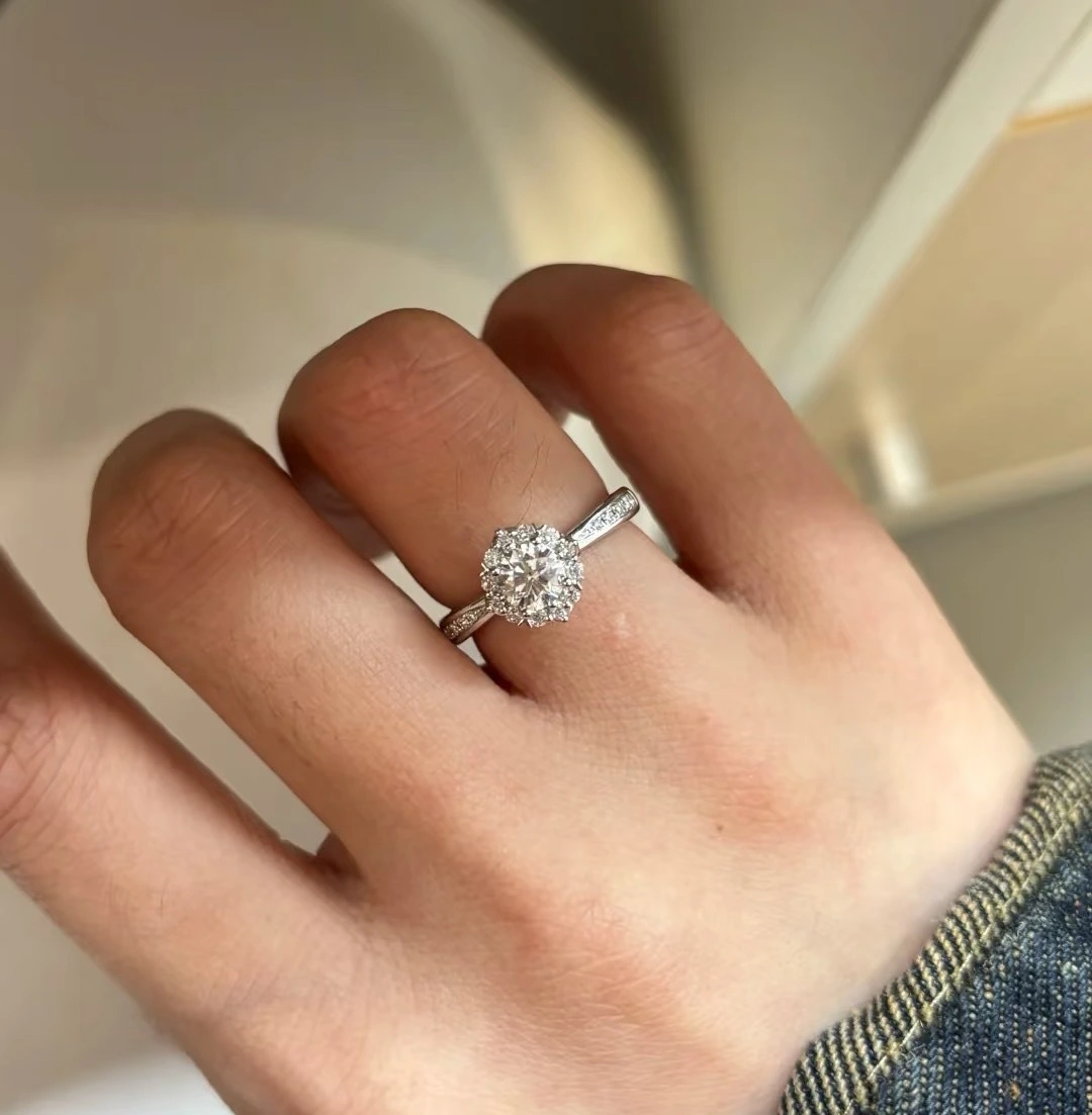 ZKZ Jewelry Elegant 18K White Gold Lab Grown Round Cut High Clarity Diamond Ring For Women 1