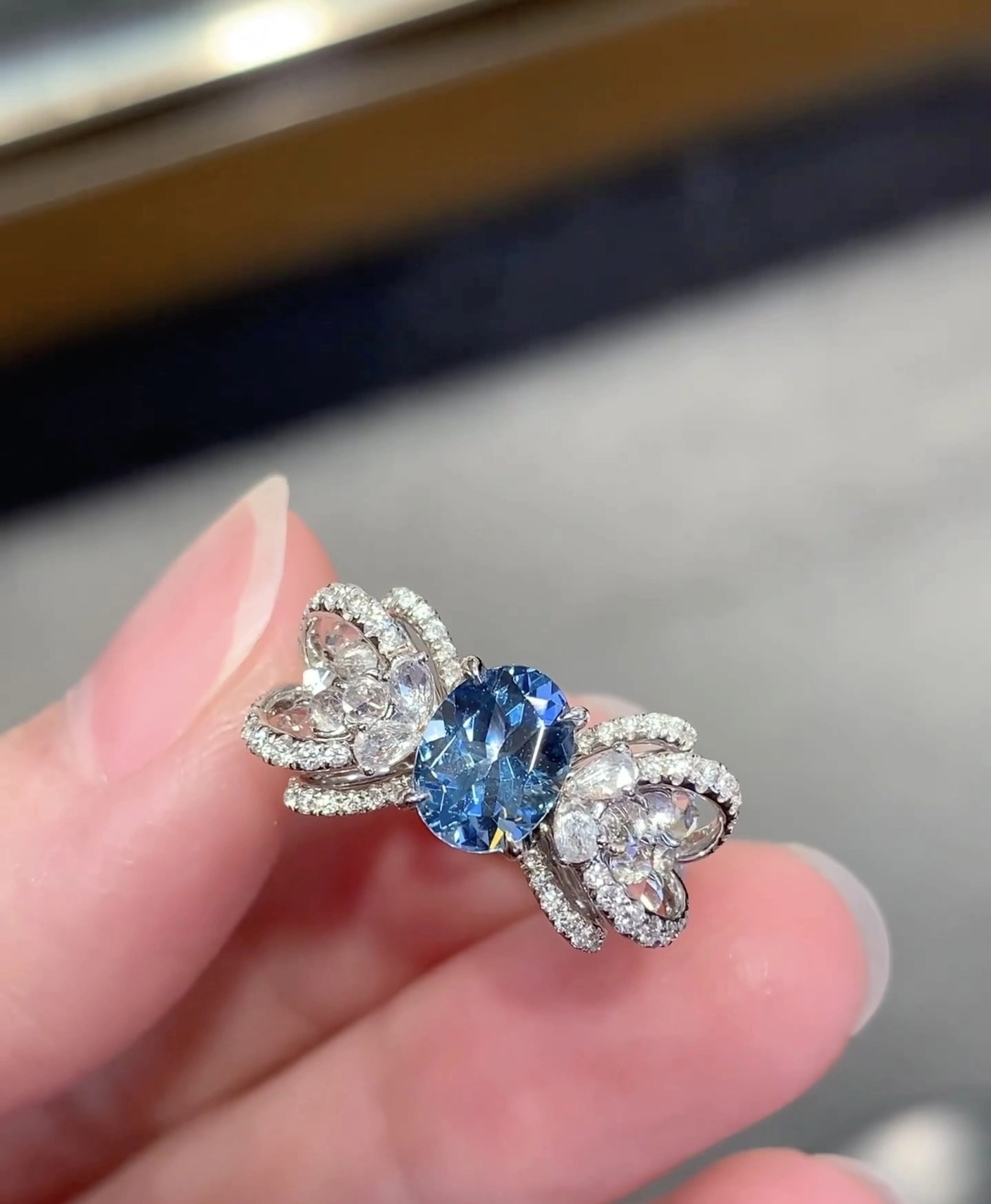 18K Lab Diamond Ring 2.07ct blue oval diamond paving butterfly ring luxurious and high-end custom ring 1