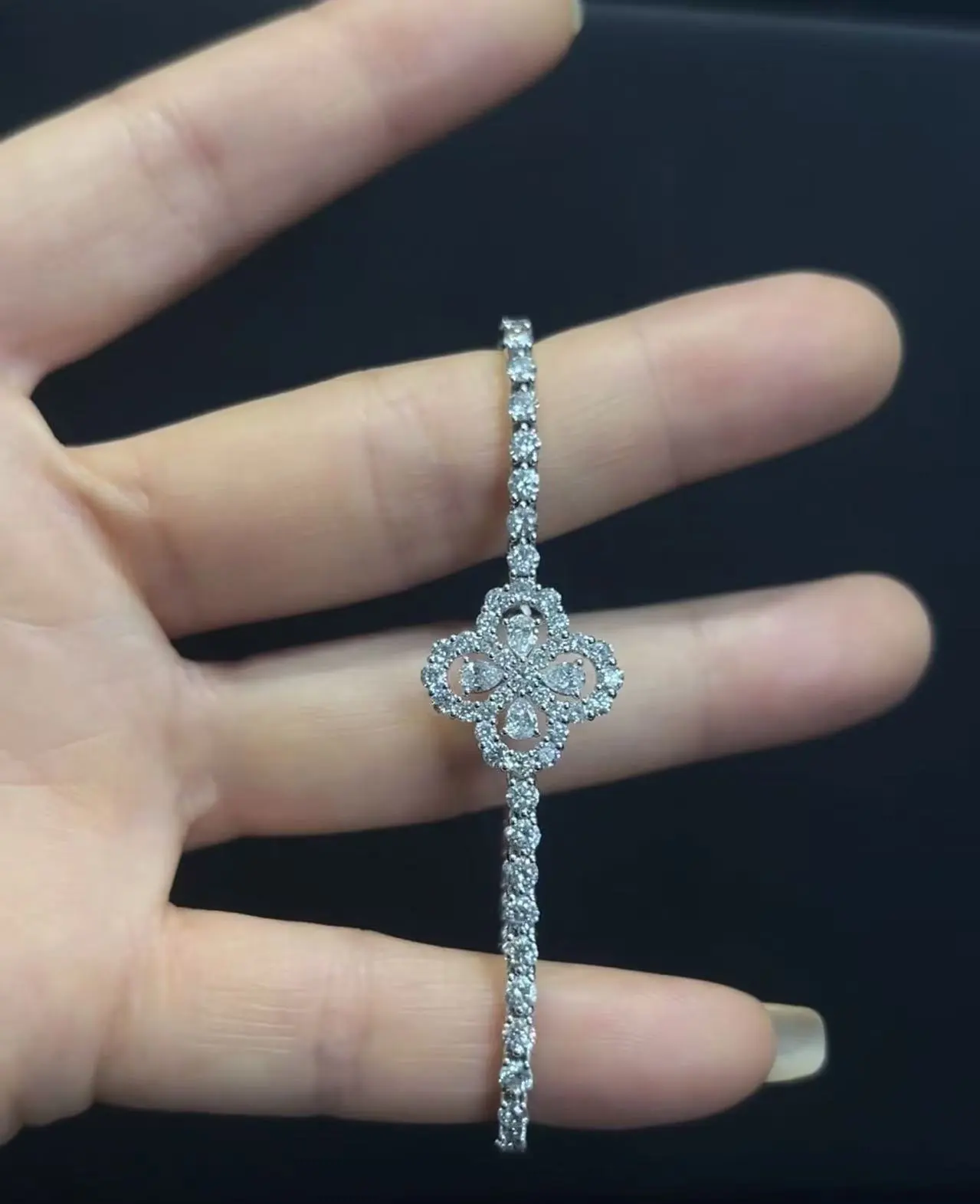 Fine Jewelry Custom Elegant 18K White Gold Lab Grown Diamond Bracelet 1