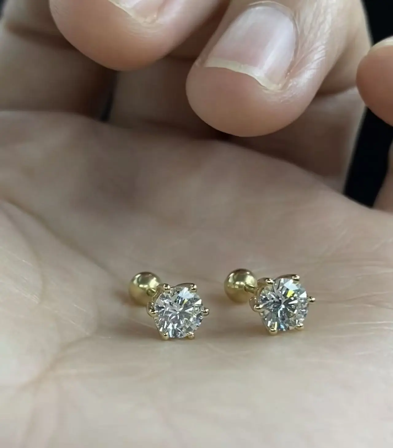 ZKZ Custom Fine Jewelry 18K Yellow Gold Lab Grown Round Brilliant Cut Diamond Earrings 1