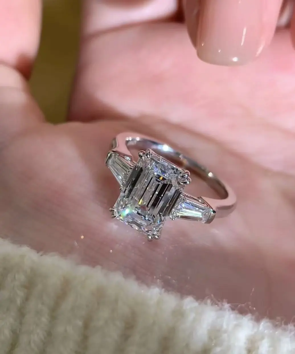 Fine Jewelry 18K White Gold Lab Grown Diamond Emerald Cut Engagement Ring With IGI Certified 1