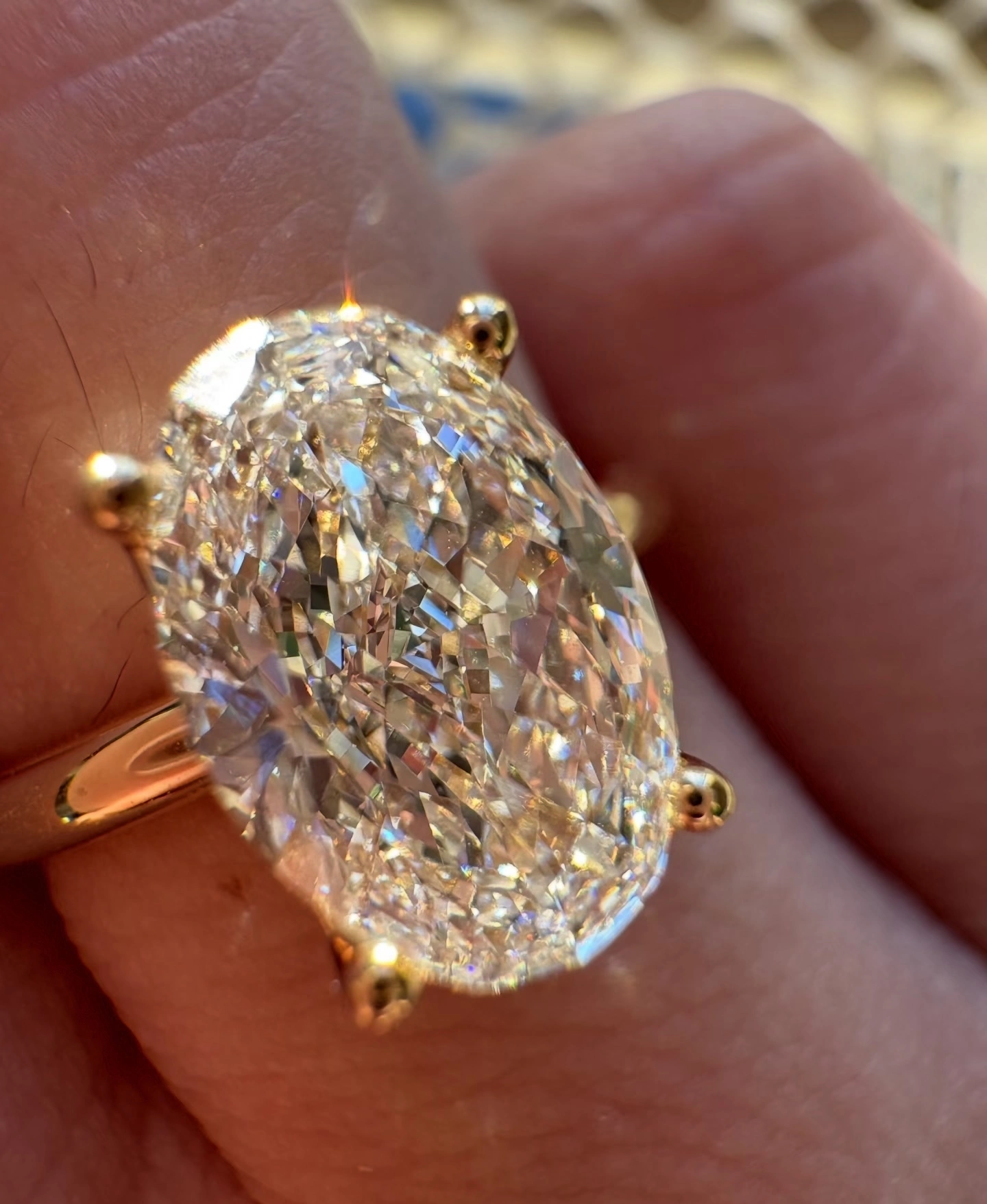 18K Yellow Gold Brilliant Oval Cut High Clarity Lab Grown Diamond Ring 1