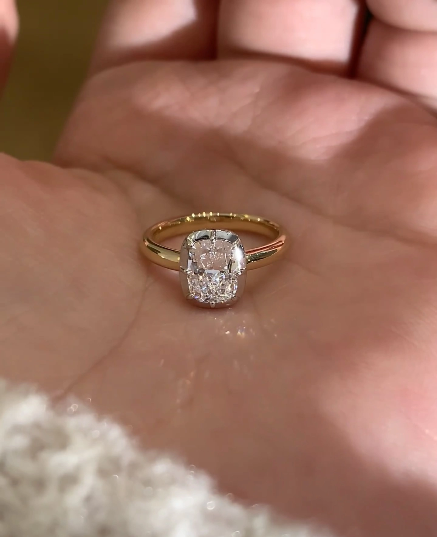 18K Lab Diamond Ring 2ct cushion Customized engagement ring with a set-in ring design with IGI certification 1