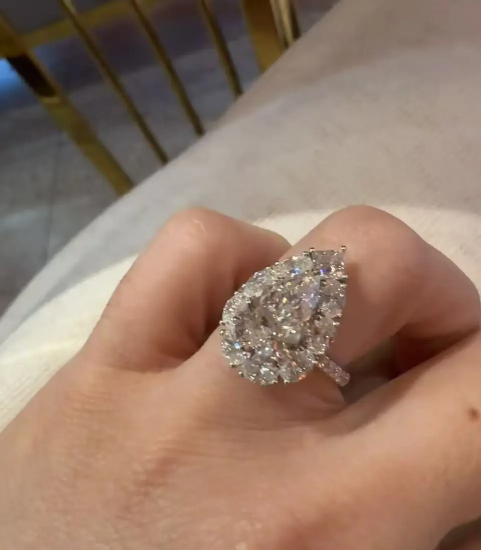 ZKZ Custom Jewelry High Quality Stunning 18K White Gold Lab Grown Oval Cut Diamond Ring 1