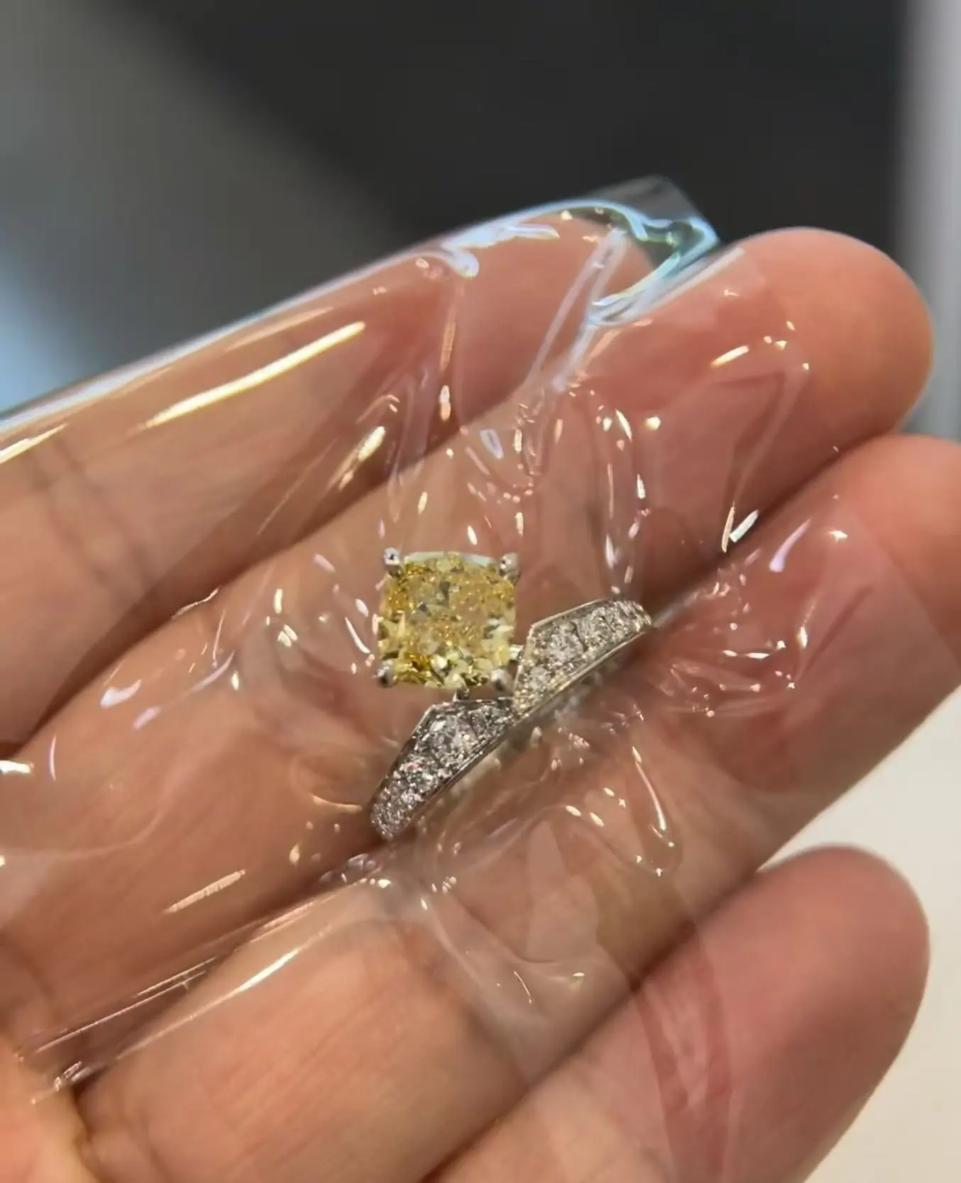 ZKZ Custom Jewelry High Quality Stunning 18K White Gold Lab Grown Princess Yellow Diamond Ring 1