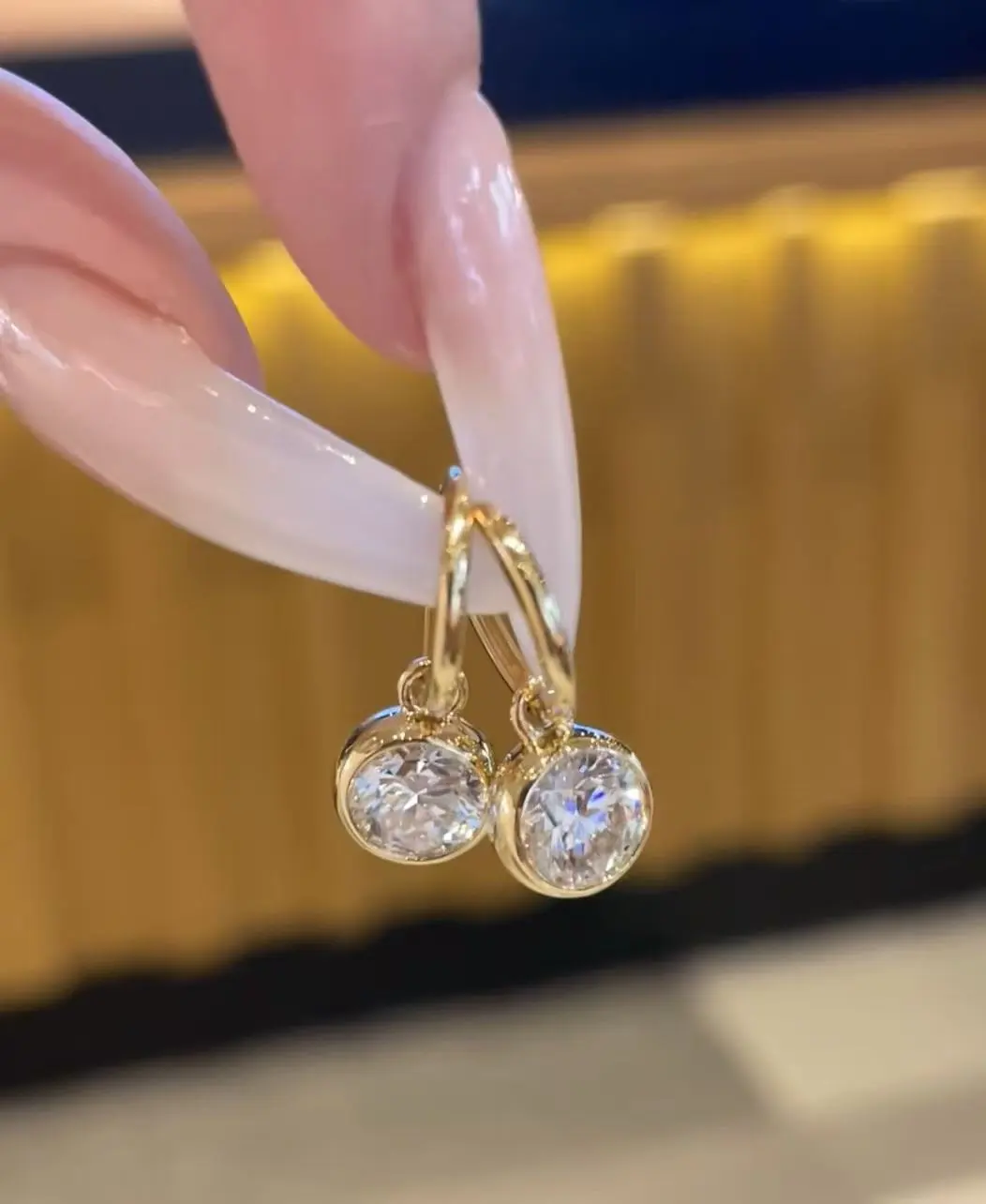 18K Yellow Gold Luxury Lab Grown Diamond Round Brilliant Cut Earrings 1