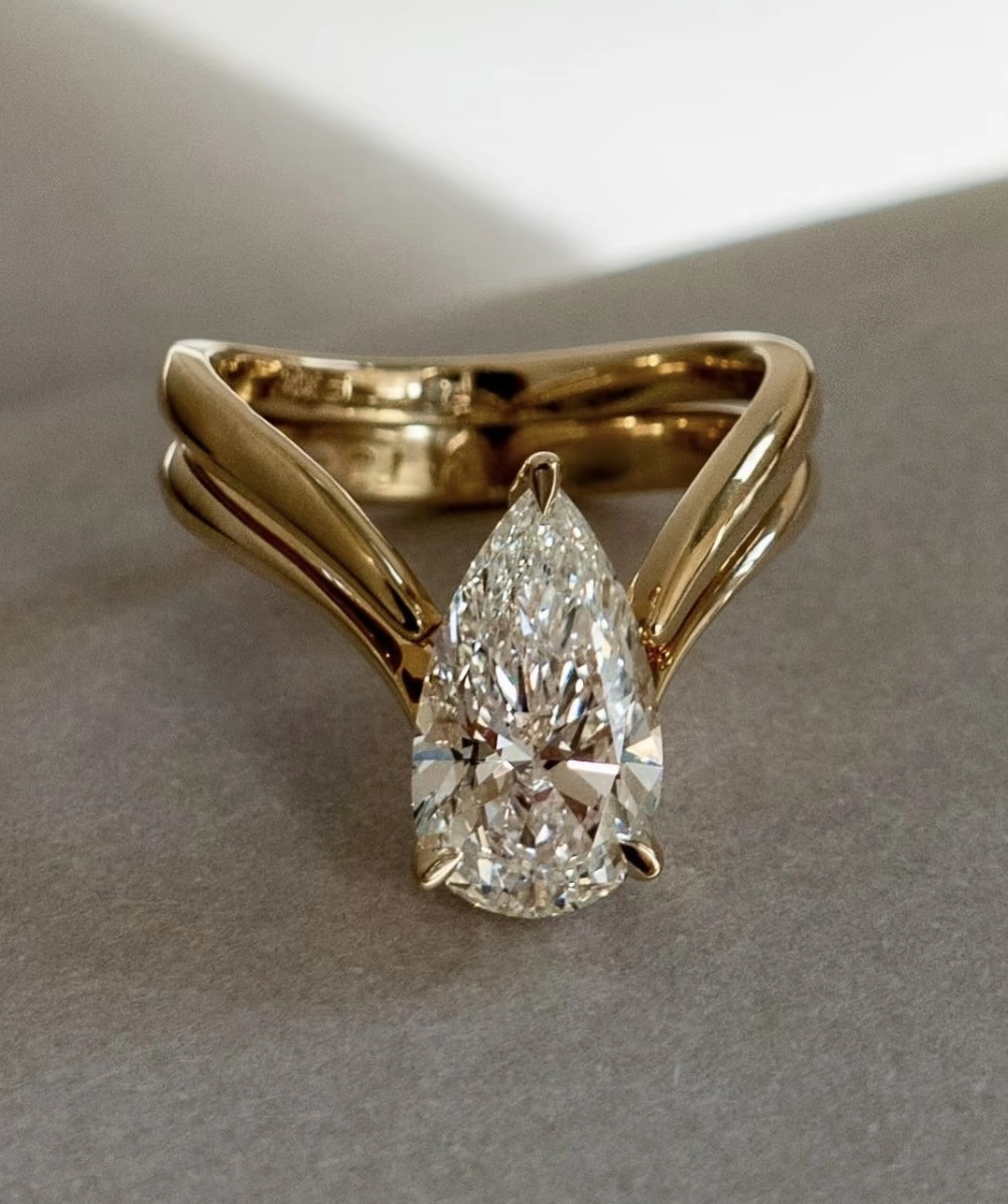 18K Yellow Gold Pear-Shaped Lab-Grown Diamond Elegant Drop Ring 1