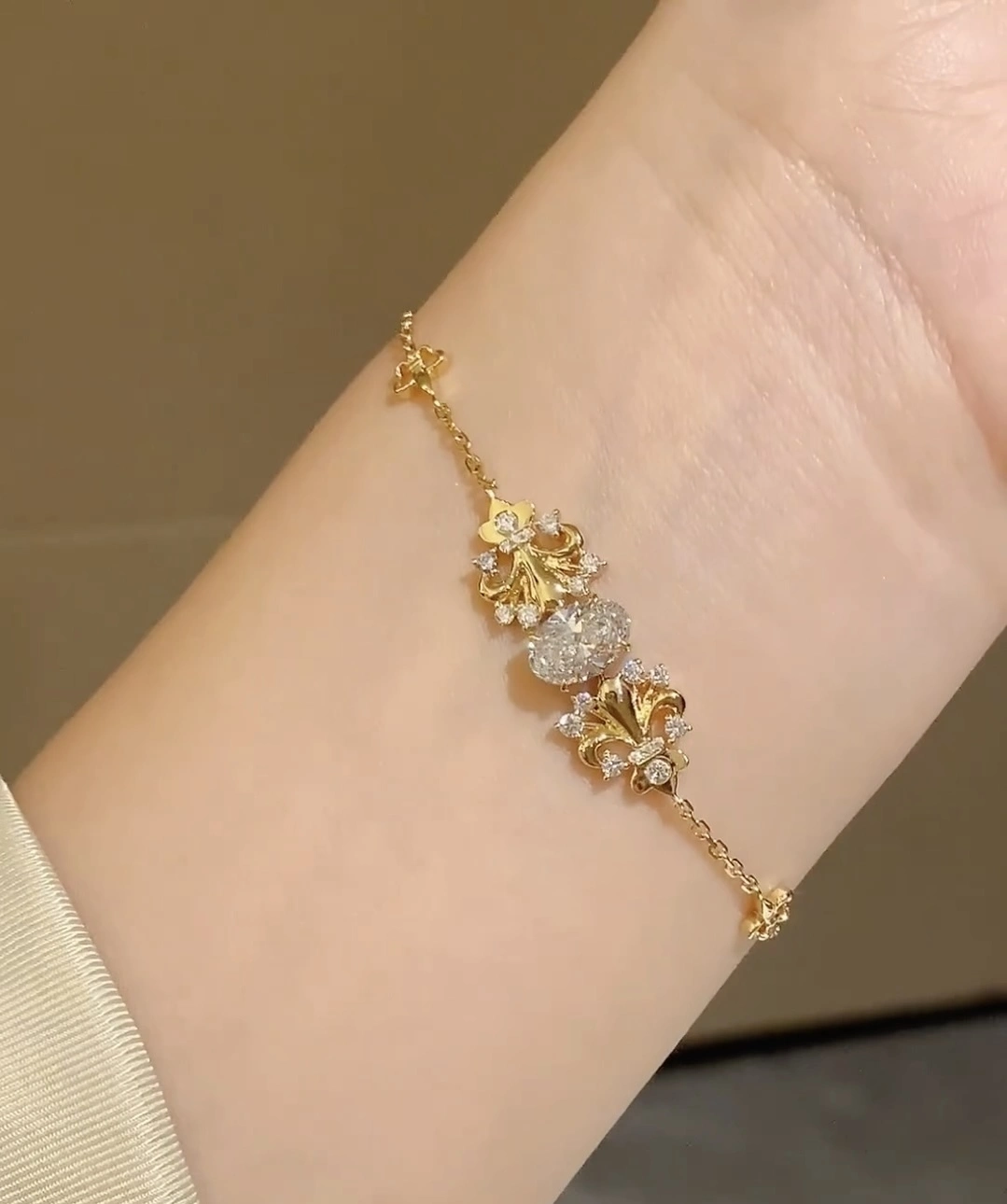 18K Lab Diamond Bracelet 1.5ct Oval Customized bracelet with side stones for women with IGI certification 1