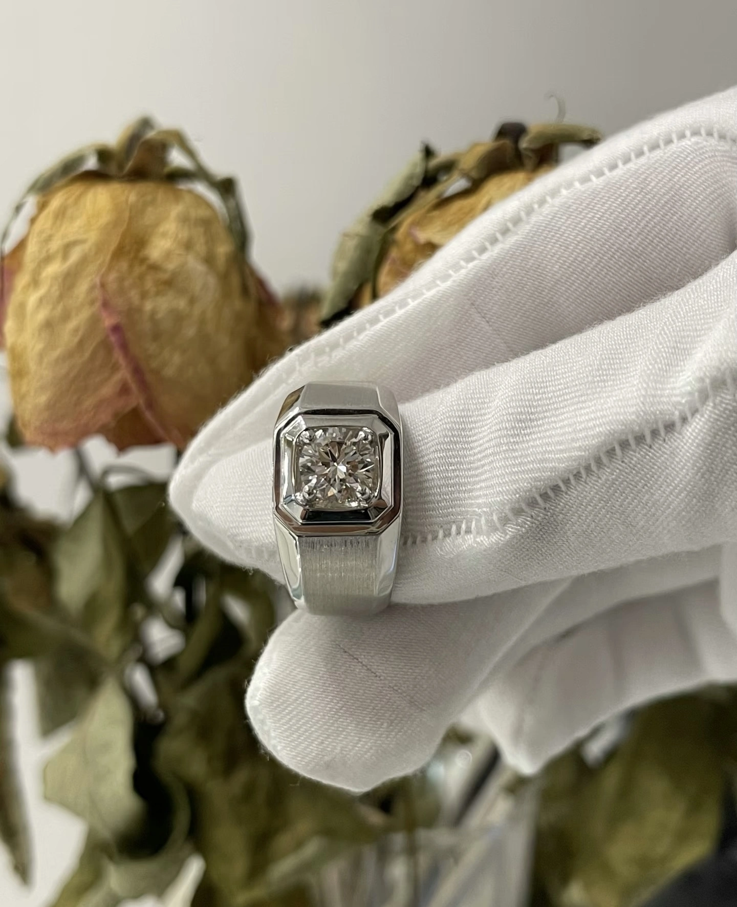 Bold Wide Band Men's Ring in 18K White Gold with Lab Diamond 1