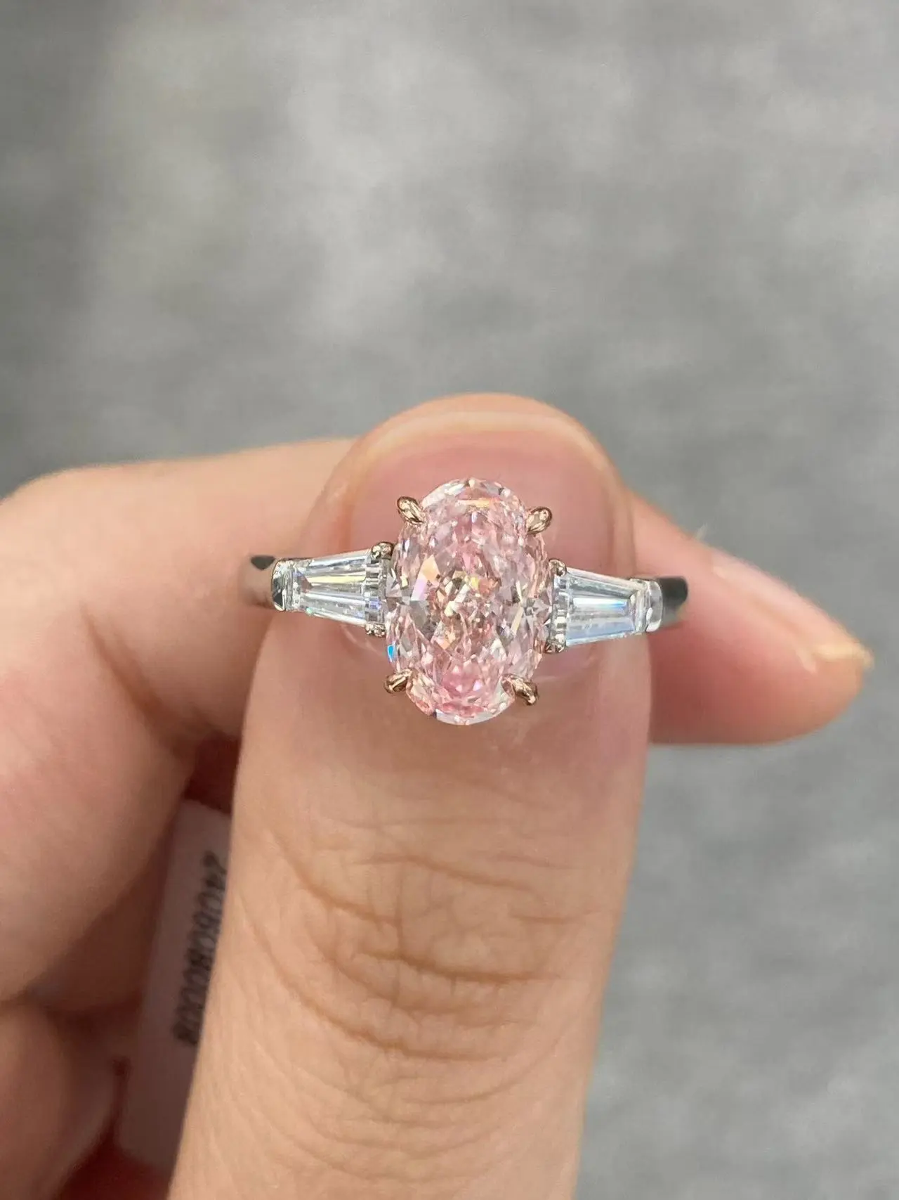 ZKZ Jewelry Classical Four Claws Three Stones Pink Lab Grown Oval Engagement Ring 1