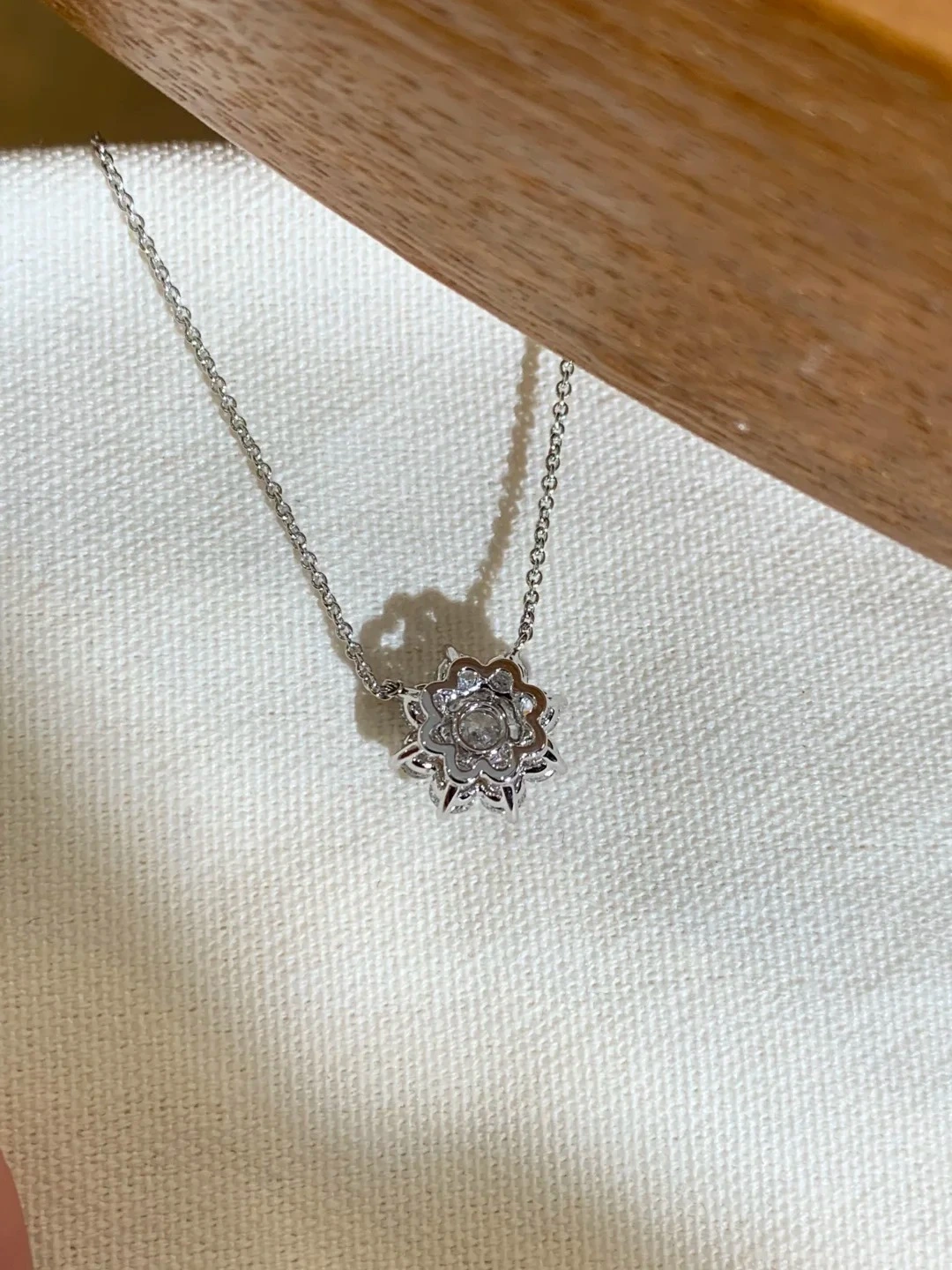 PT950 Platinum Floral Halo Lab-Grown Diamond Pendant Necklac Round Brilliant Cut Center Stone with Pave Side Stones Suitable for Weddings and Daily Wear 1