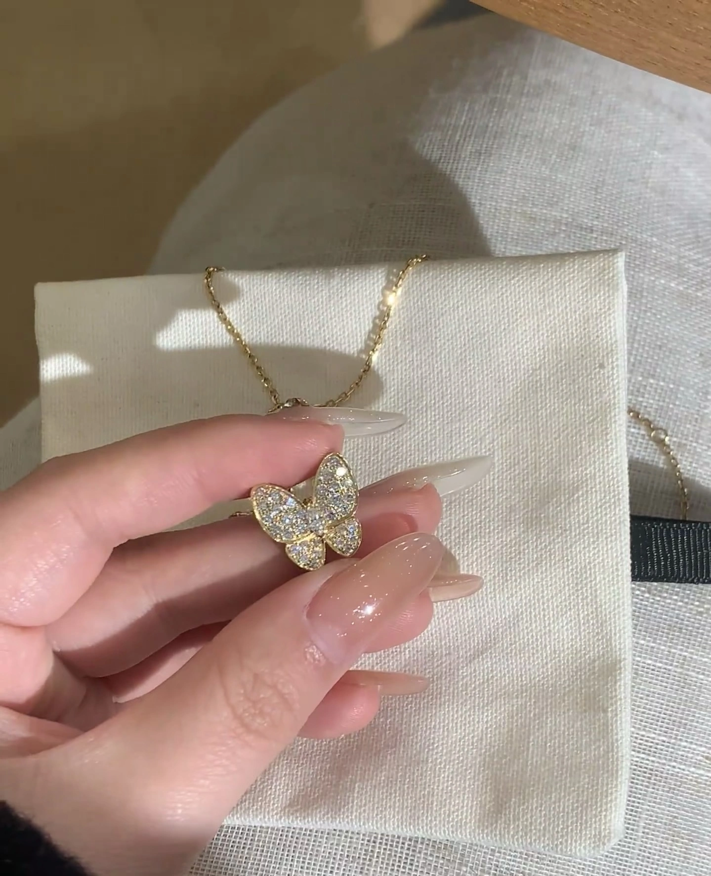 Collar de diamantes de laboratorio en oro amarillo de 18 quilates. Collar de mariposa con diamantes. Collar personalizado. 1