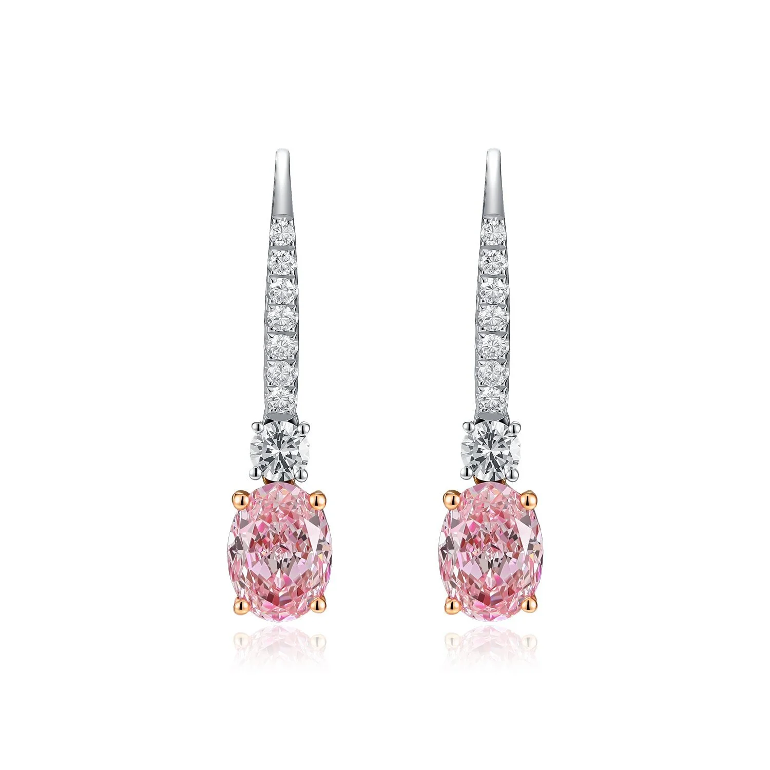 أقراط متدلية من الذهب الأبيض عيار 18 قيراط مرصعة بماسة وردية بيضاوية الشكل بوزن 2.12 قيراط، بدرجة نقاء VS1-VVS2، مع أقراط مرصعة على شكل شوكة مثبتة بمخالب وردية ZKCZ160 1