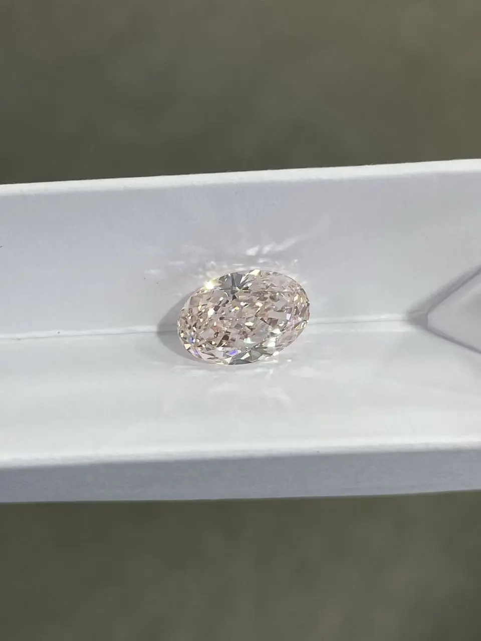 Fancy Light Pink VS1 Clarity Oval -Cut Lab-Grown Diamond 3.69ct IGI:636434982 1