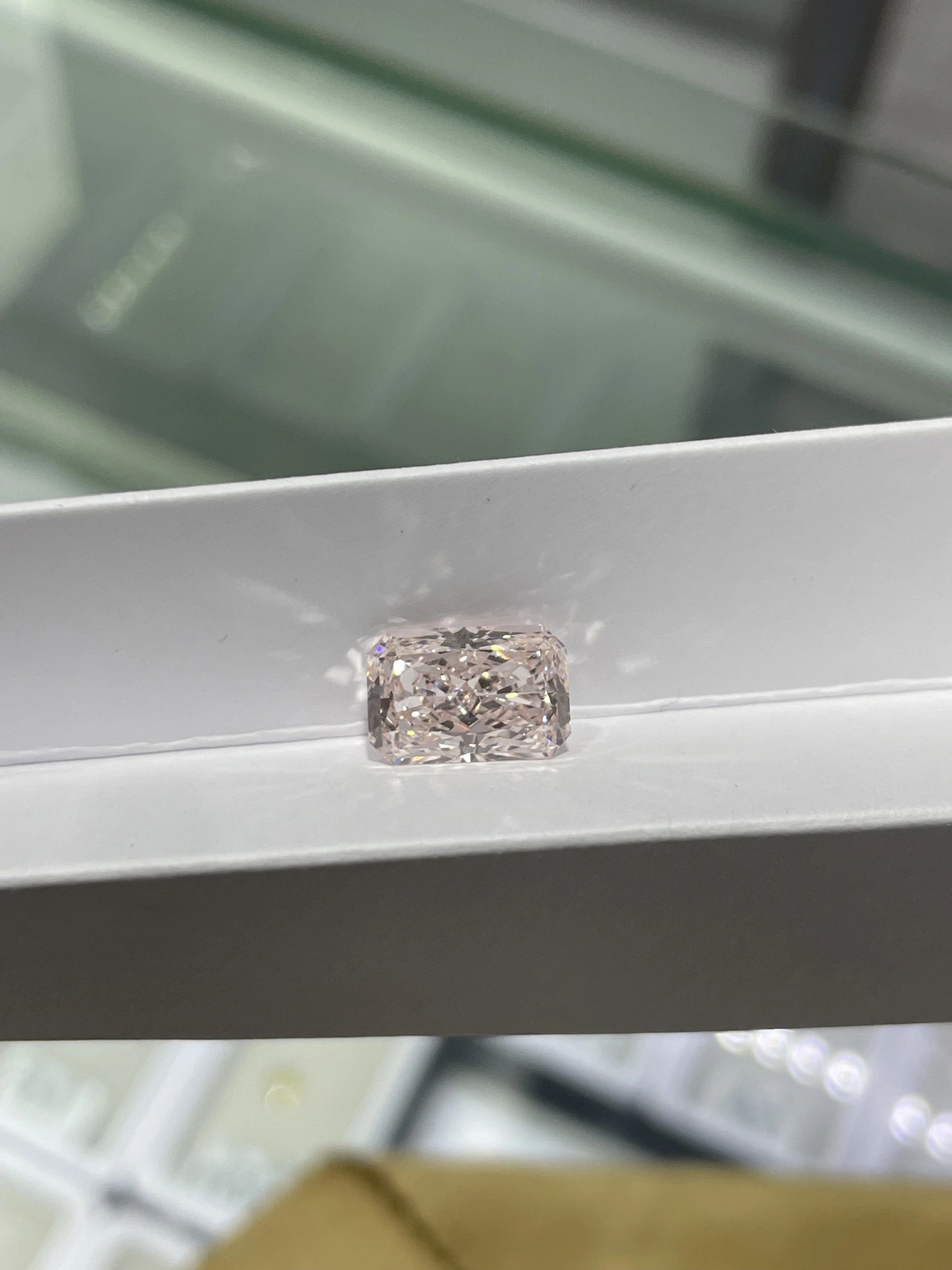 Fancy Light Pink VS1 Clarity Radiant-Cut Lab-Grown Diamond 4.28ct IGI:634460595 1