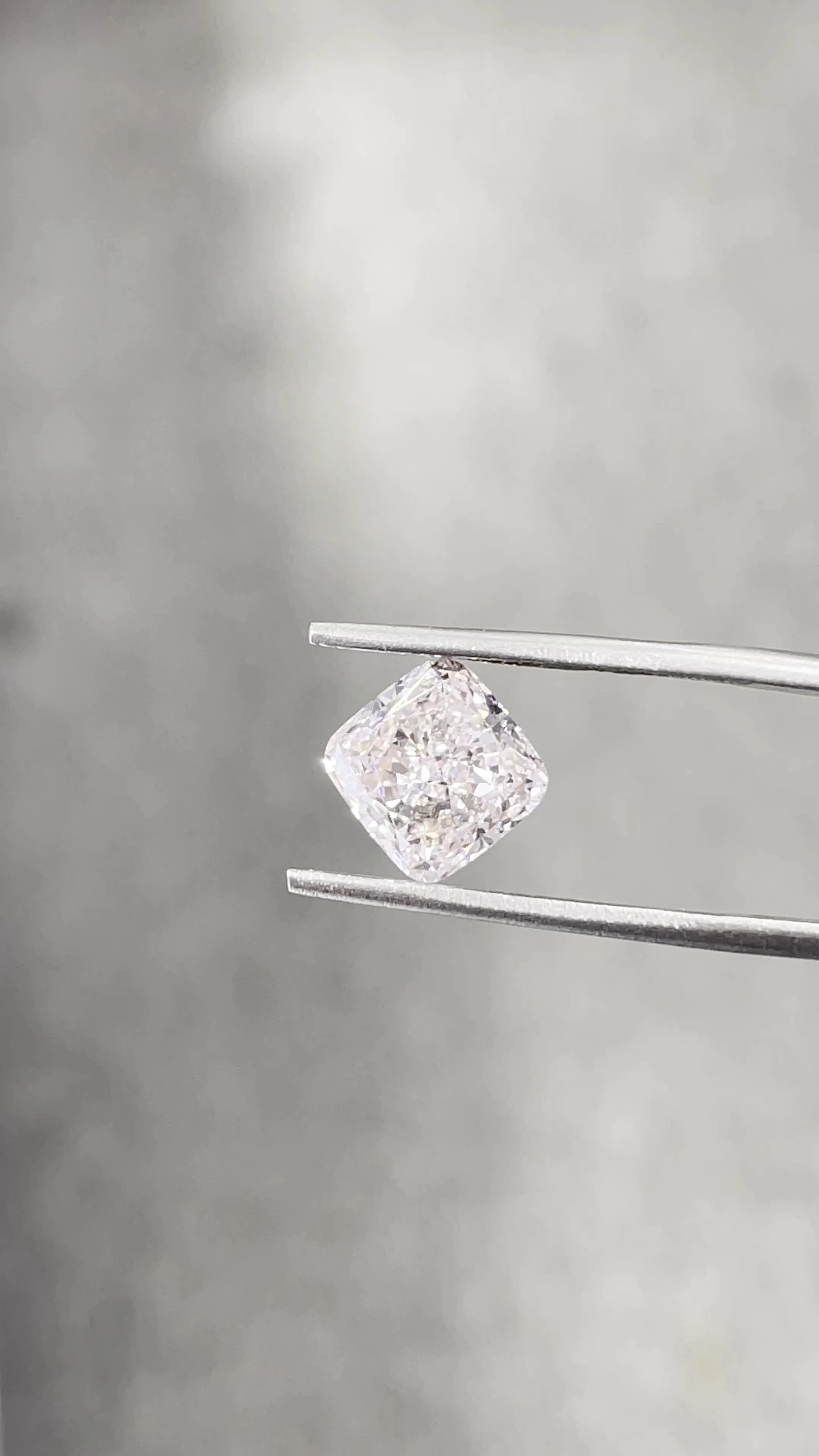 Fancy Light Pink VS1 Clarity Radiant-Cut Lab-Grown Diamond 3.58ct IGI:634460607 1