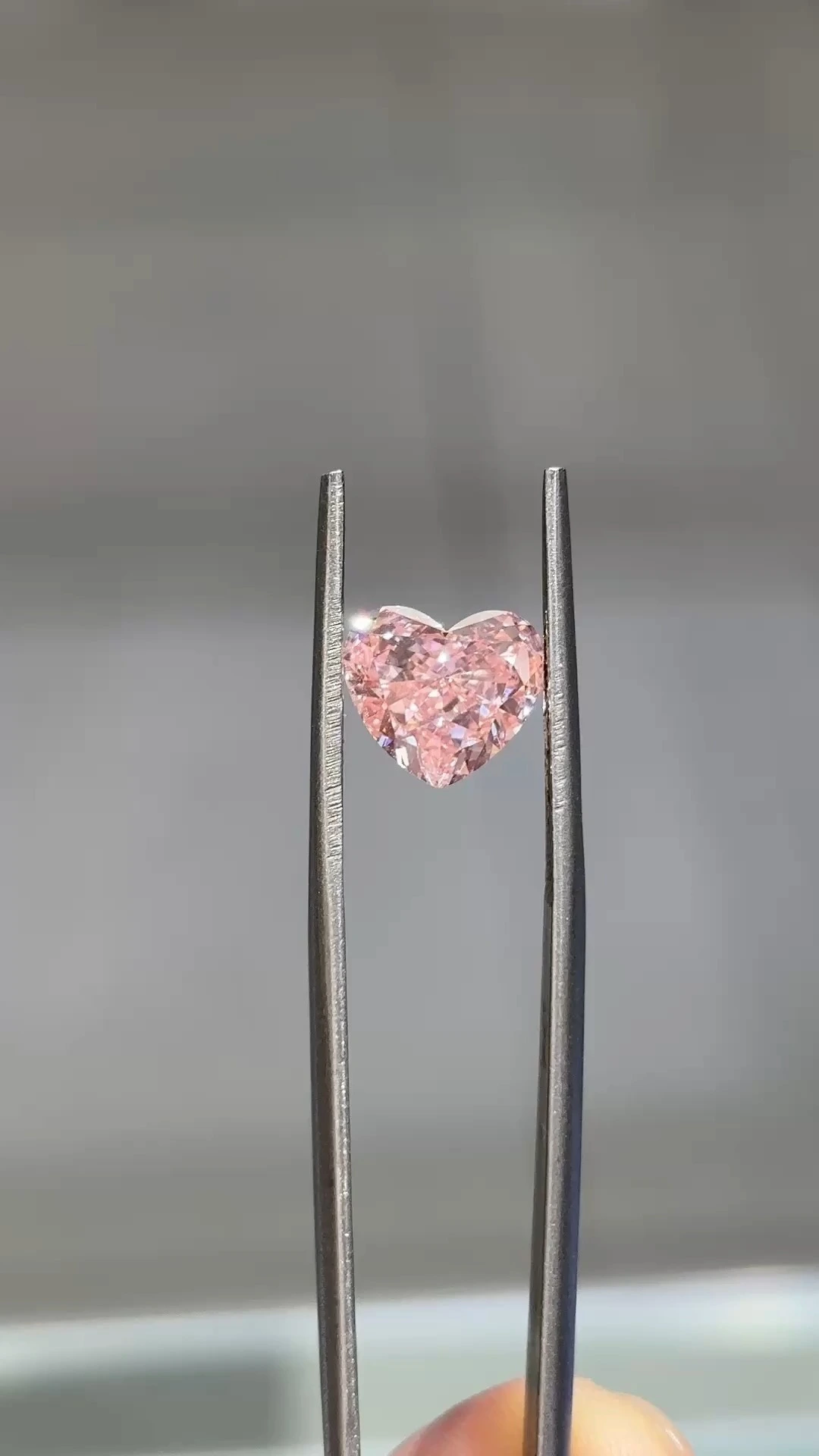 Fancy Intense Pink Heart-Shaped VS1 Clarity Lab-Grown Diamond 3.01ct IGI:720517351 1