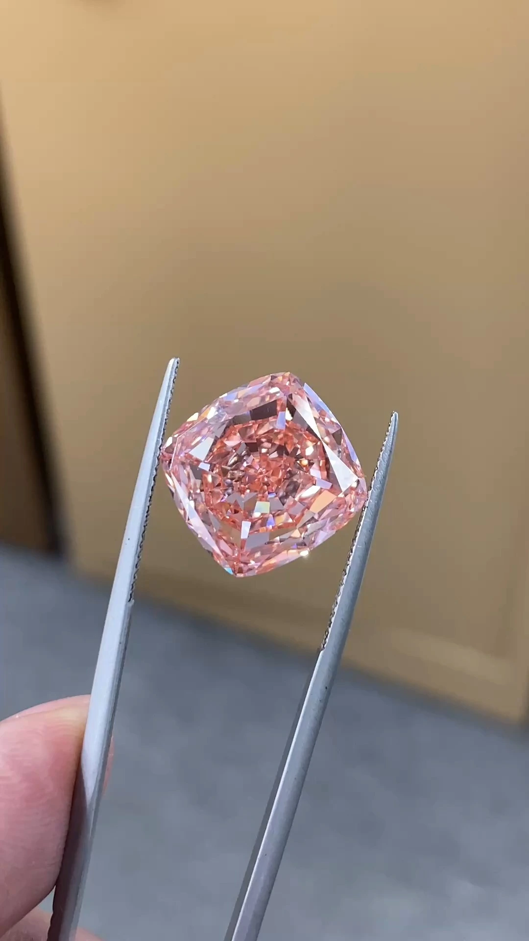 Fancy Intense Pink Cushion-Cut VS1 Clarity Lab-Grown Diamond 14.47ct IGI:784610168 1