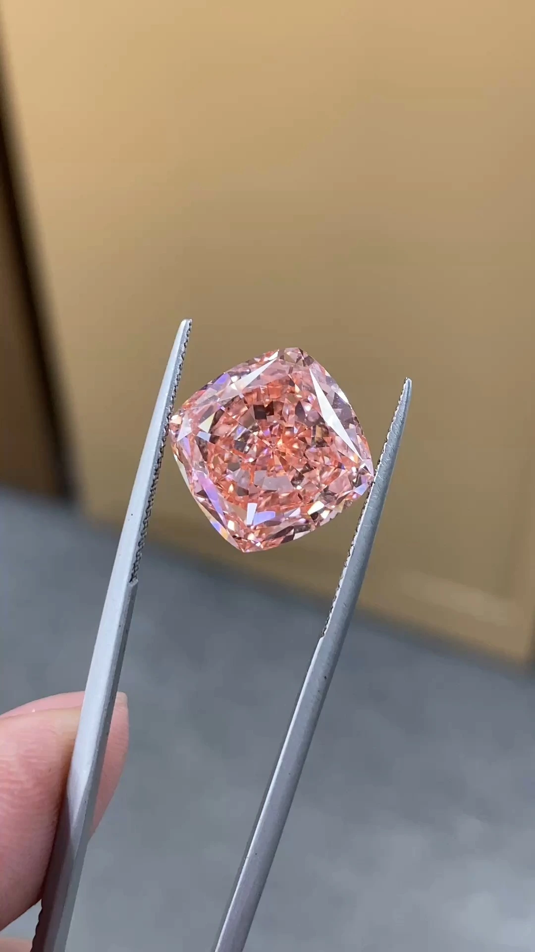 Fancy Intense Pink Cushion-Cut VS1 Clarity Lab-Grown Diamond 12.53ct IGI:784610165 1