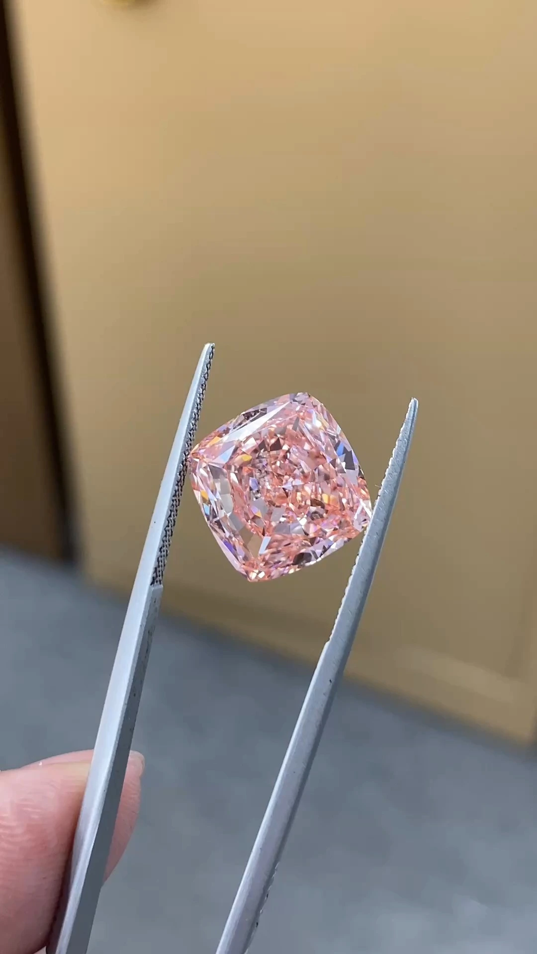 Fancy Intense Pink Cushion-Cut VS1 Clarity Lab-Grown Diamond 11.22ct IGI:784610166 1