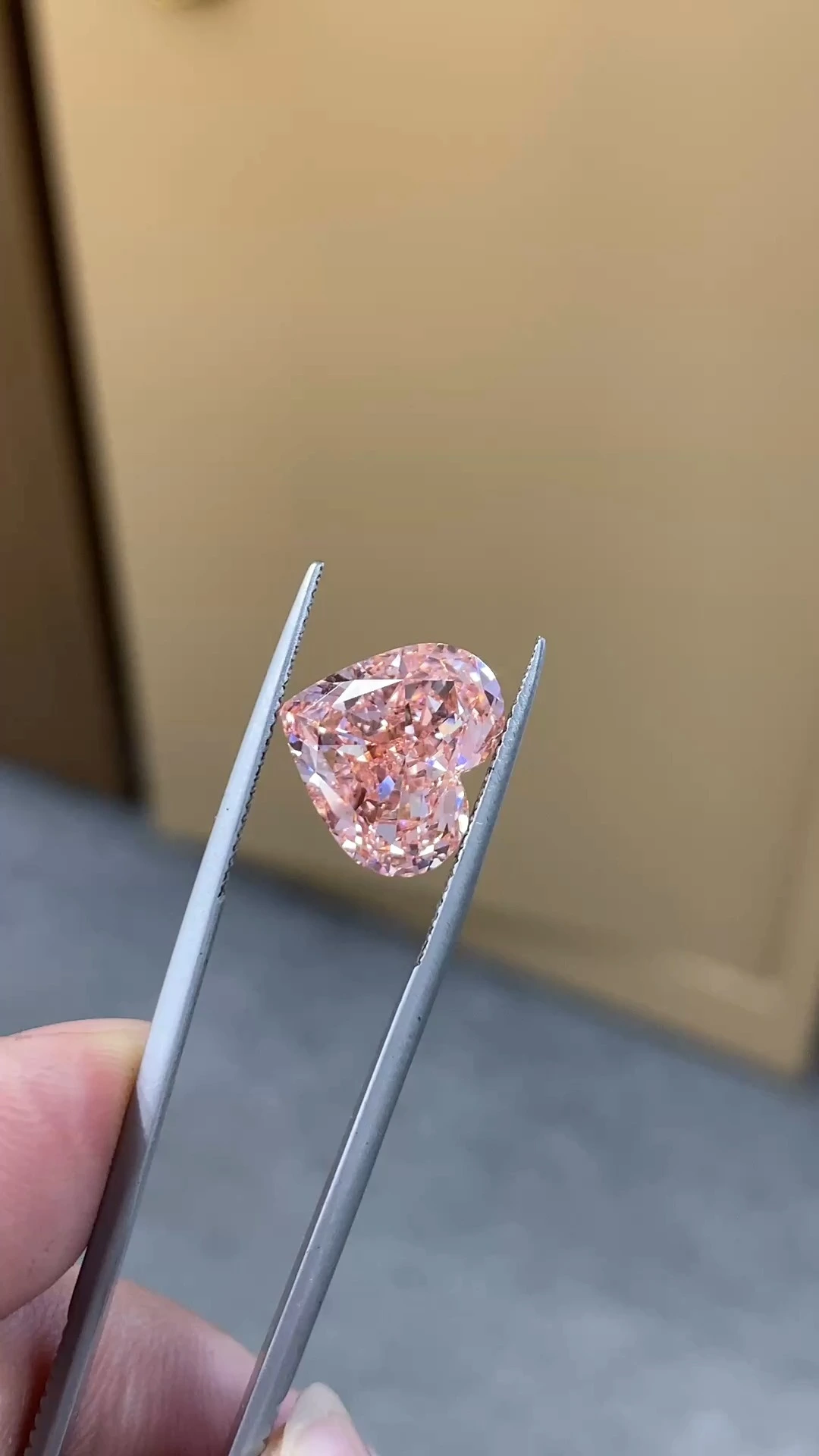 Fancy Intense Pink Heart-Shaped VS2 Clarity Lab-Grown Diamond 7.93ct IGI:784685081 1