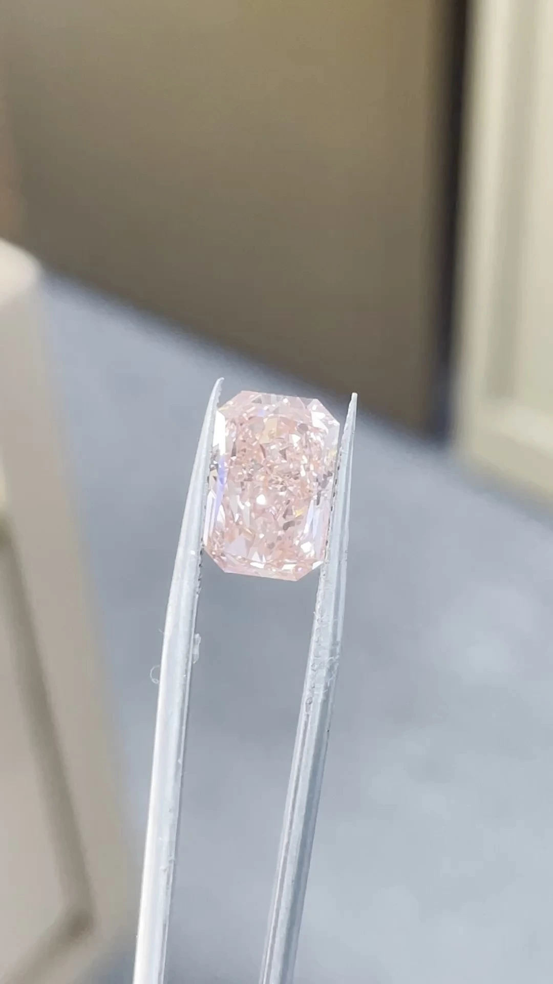 Fancy Intense Pink Radiant-Cut VS1 Clarity Lab-Grown Diamond 4.31ct IGI:761518055 1