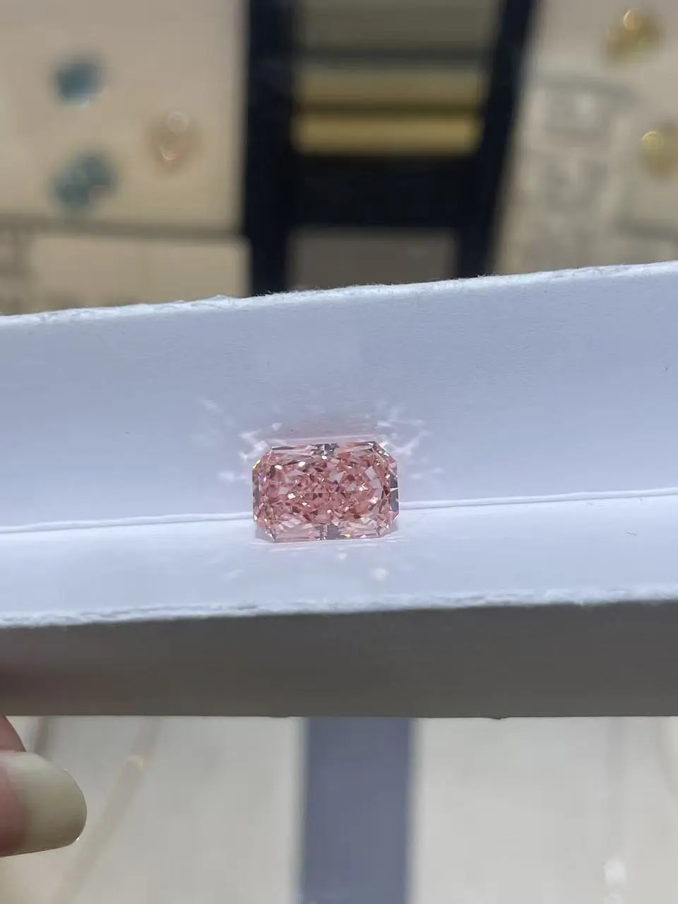 Fancy Intense Pink Radiant-Cut VVS2 Clarity Lab-Grown Diamond 3.86 CT IGI:762538949 1